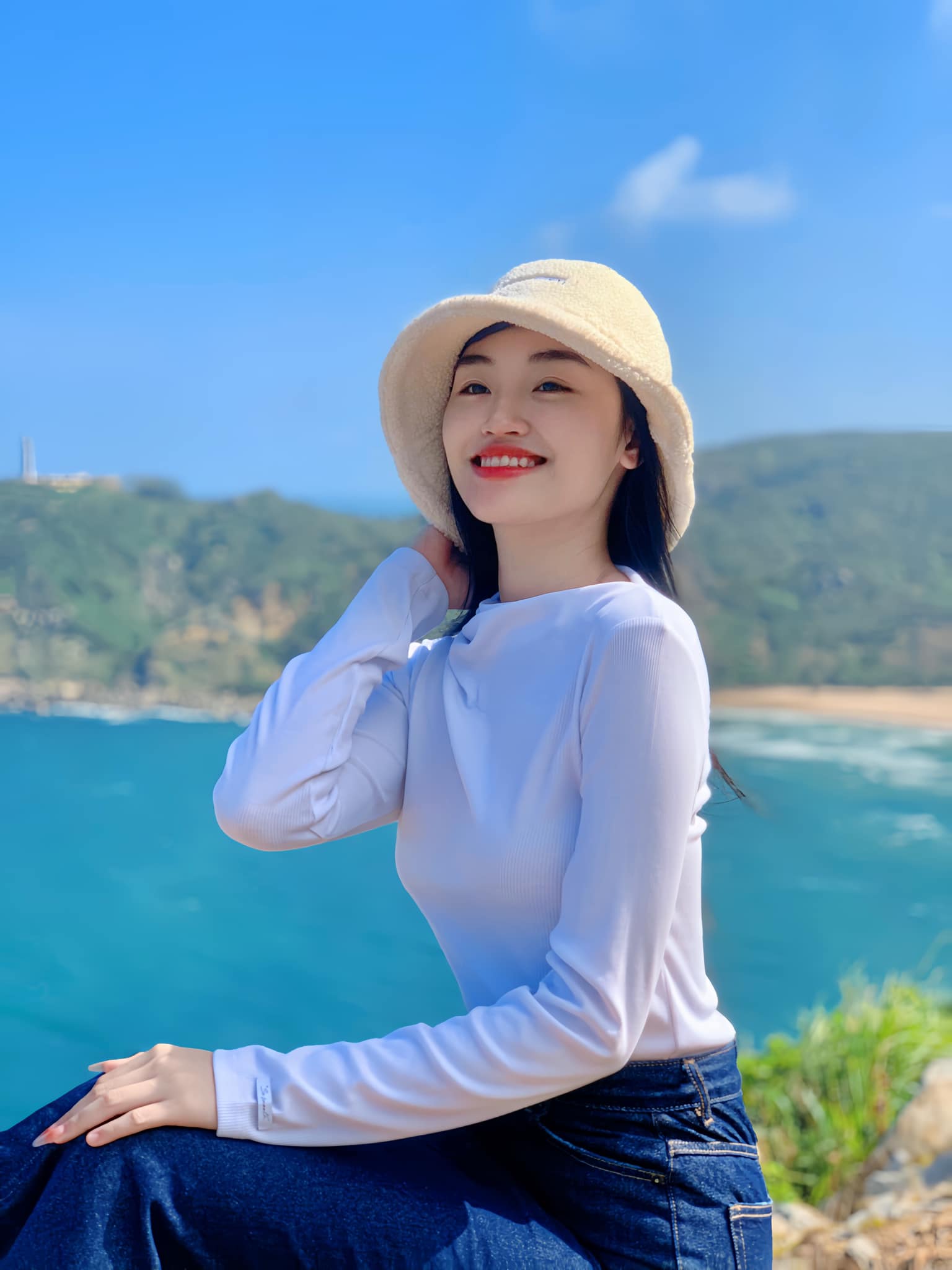 Gia cảnh của Tân Hoa hậu Yến Nhi: Mẹ bán vé số, bố làm thợ hồ, nói gì về chuyện đổi đời nhờ con gái?- Ảnh 1.