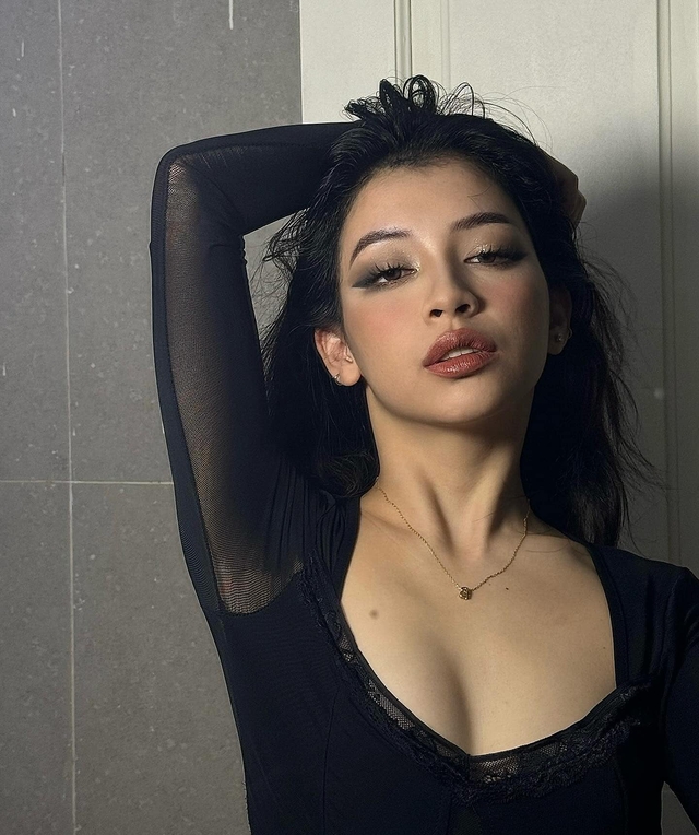 Mỹ nhân là ngoại lệ của Địa Đạo: Cao 1m50 nhưng thần thái cực đỉnh, hợp vai du kích hơn cả nữ chính- Ảnh 8. Mỹ nhân là ngoại lệ của Địa Đạo: Cao 1m50 nhưng thần thái cực đỉnh, hợp vai du kích hơn cả nữ chính- Ảnh 8.