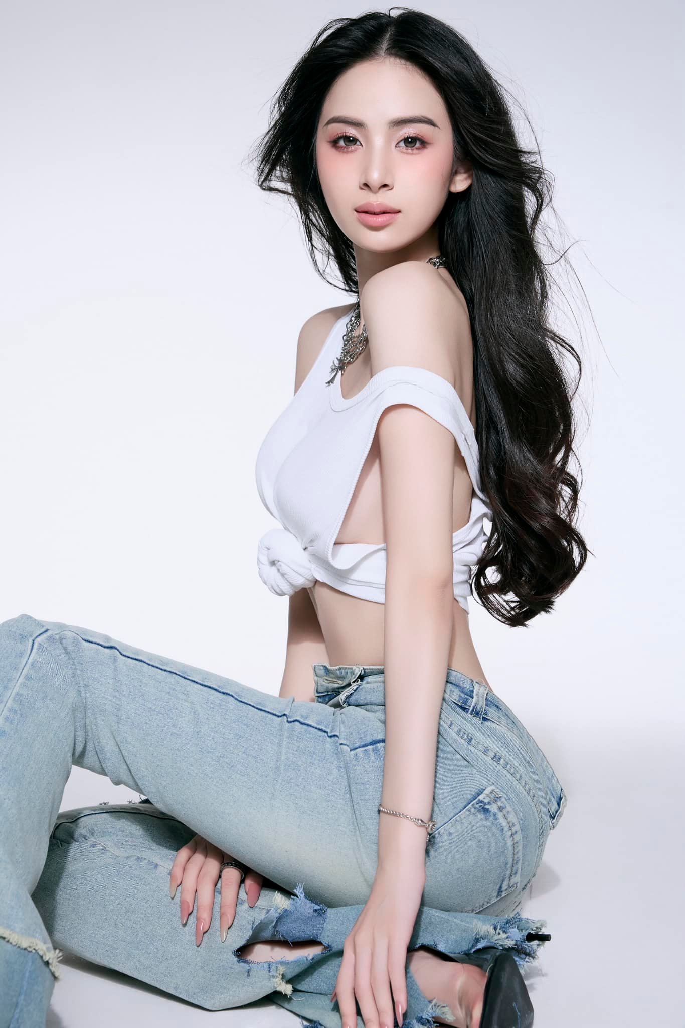 48225946517028655806364898151308459049621805n-17494579107281107743527-1749462719076-17494627192371082061397 "Kim Tae Hee Việt Nam" có động thái khó hiểu khi làm dâu hào môn, chuẩn bị nối gót giống Phương Nhi? 48225946517028655806364898151308459049621805n 17494579107281107743527 1749462719076 17494627192371082061397