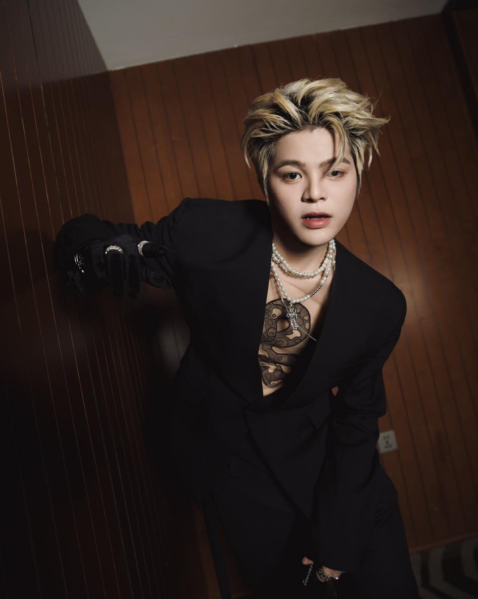 Cậu bé nghèo Thanh Hóa, đẩy xe rác cùng mẹ thành ca sĩ thần tượng đình đám showbiz Việt ở tuổi 24- Ảnh 3.