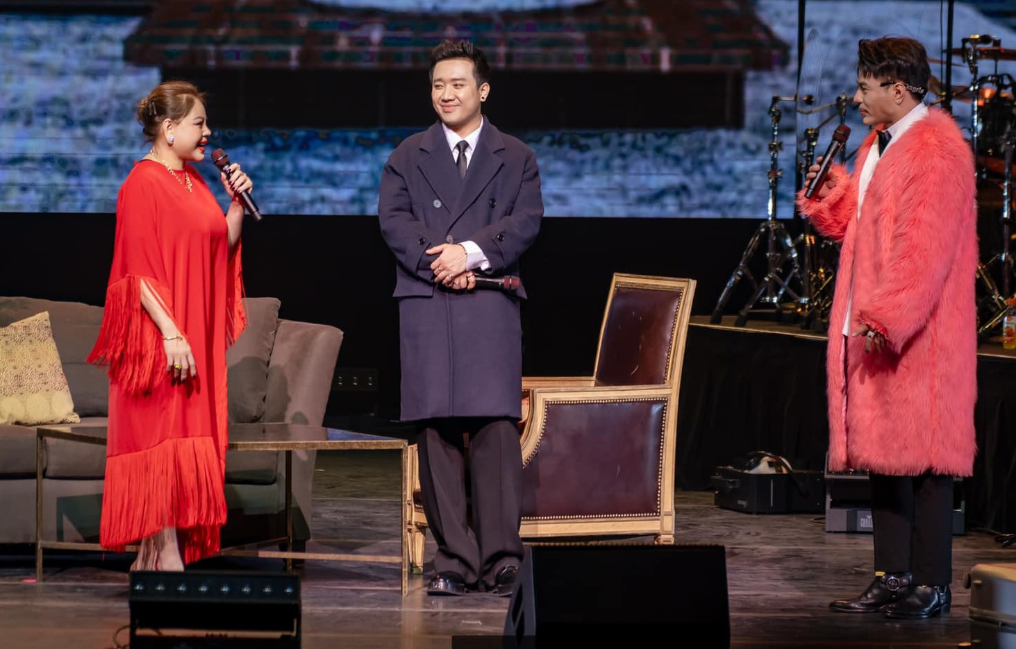 Hari Won - Trấn Thành bị phát hiện hành động lạ lúc nửa đêm, 1 sao Việt nói ngay: