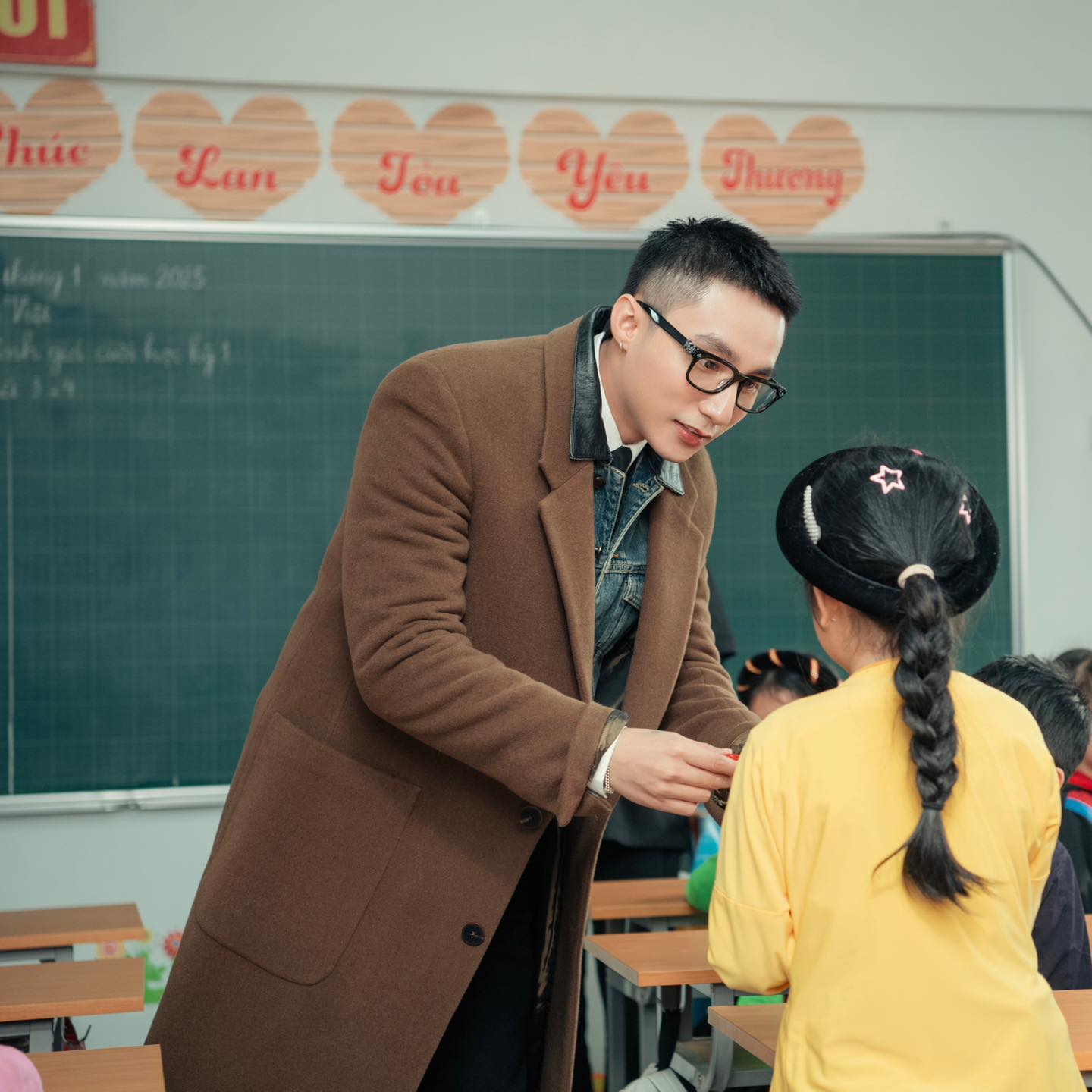 Số tiền làm từ thiện của Sơn Tùng: Không chỉ 1,6 tỷ đồng- Ảnh 2. Số tiền làm từ thiện của Sơn Tùng: Không chỉ 1,6 tỷ đồng- Ảnh 2.