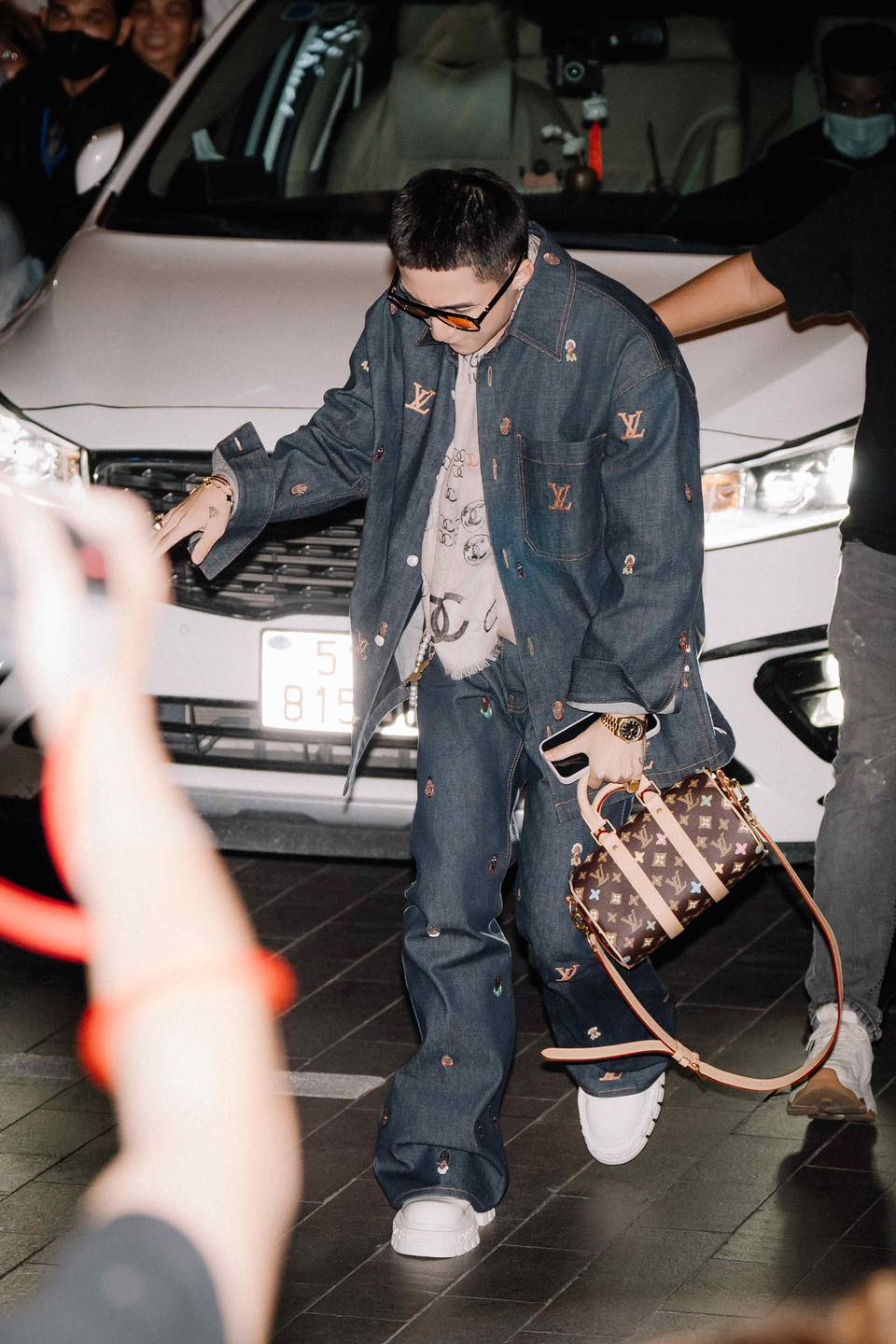 Hành động gây sốc ngay giữa chợ của Sơn Tùng- Ảnh 6.