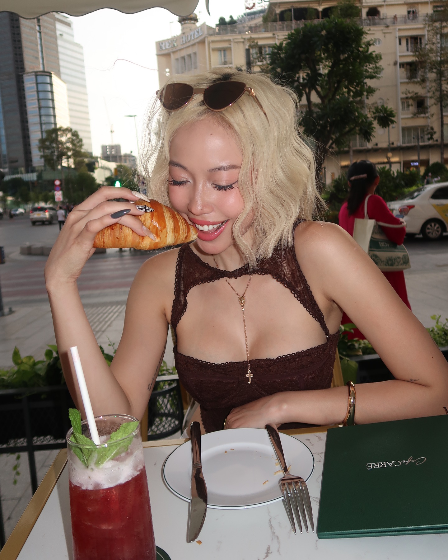 "Lạc lối" trong newfeed Khuê Phạm, fan nam ngẩn ngơ trước vẻ đẹp hút hồn 483164194184928631310090671466914490442735791n 17535137336931300457049 1753516488953 17535164890851406824025