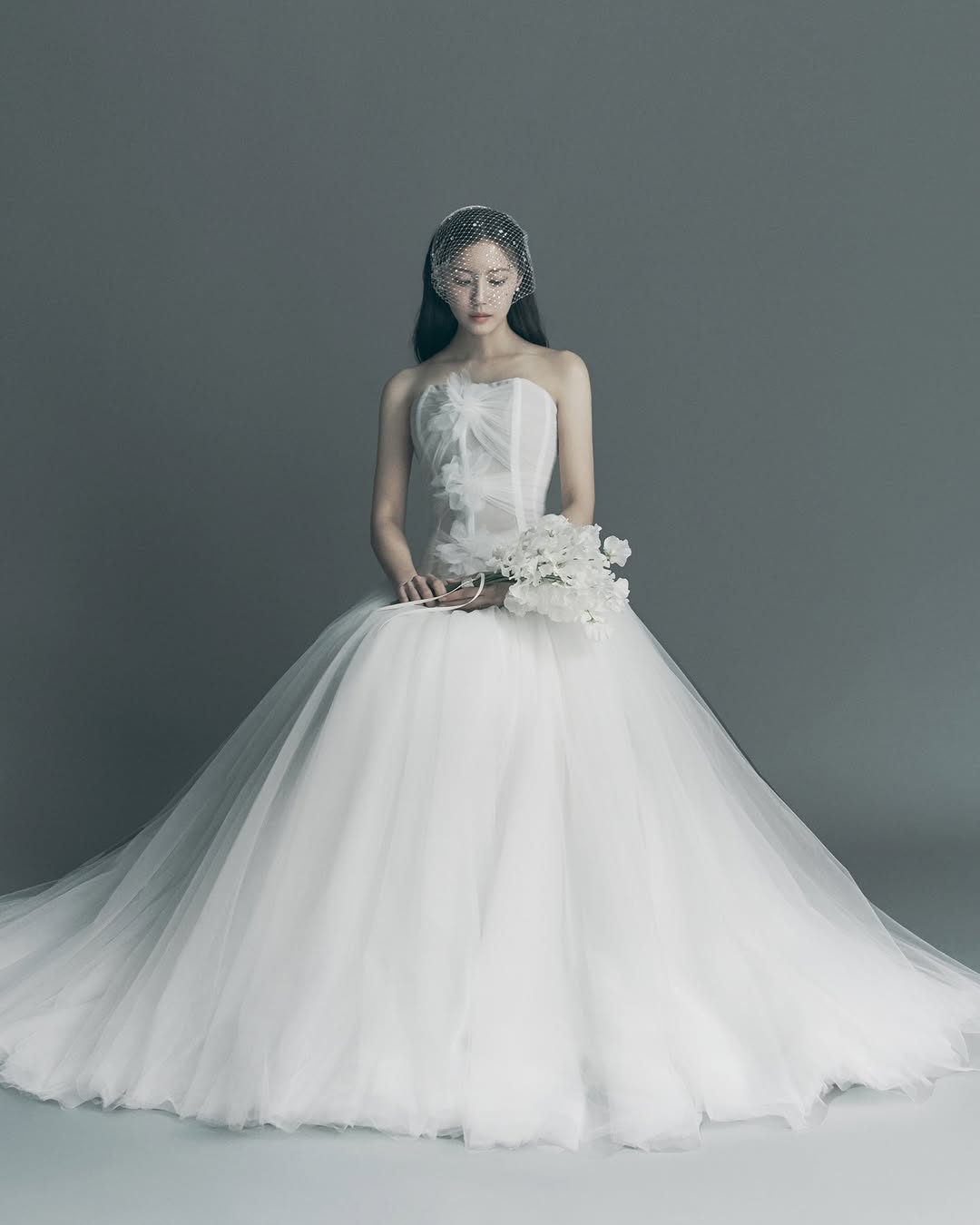 Hyomin (T-ara) tung ảnh cưới đẹp tựa poster phim, Kbiz sắp có hôn lễ khủng!- Ảnh 8. Hyomin (T-ara) tung ảnh cưới đẹp tựa poster phim, Kbiz sắp có hôn lễ khủng!- Ảnh 8.