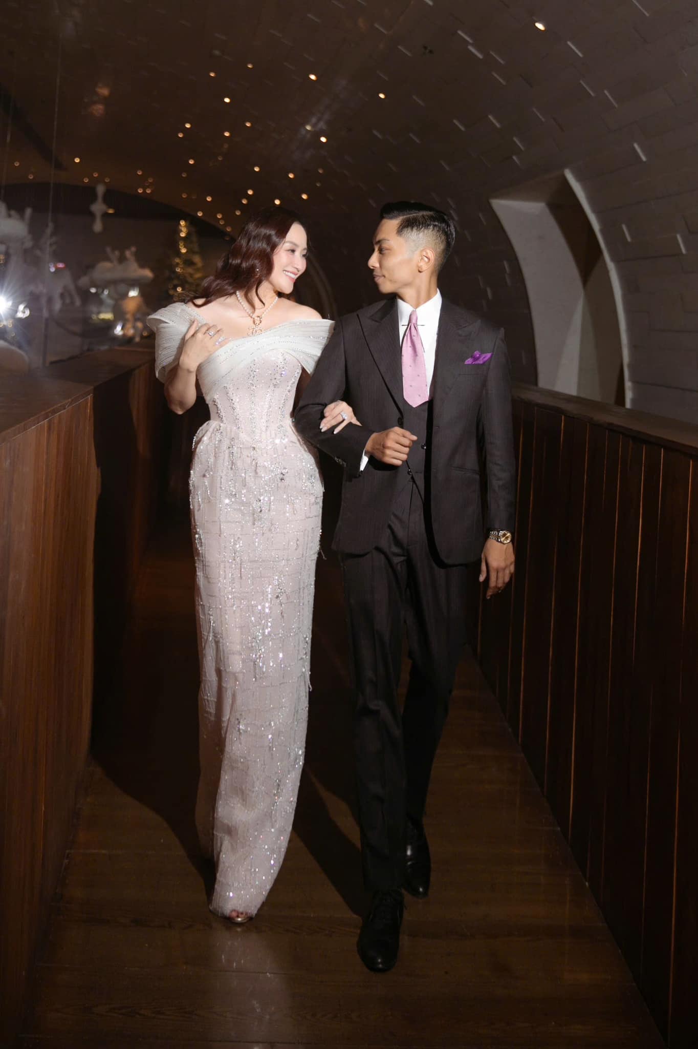 Ngoại hình nam nghệ sĩ là học trò kiêm chồng kém 11 tuổi của nữ Viện trưởng, sở hữu nhà 800m2 tại Bình Thạnh- Ảnh 8. Ngoại hình nam nghệ sĩ là học trò kiêm chồng kém 11 tuổi của nữ Viện trưởng, sở hữu nhà 800m2 tại Bình Thạnh- Ảnh 8.