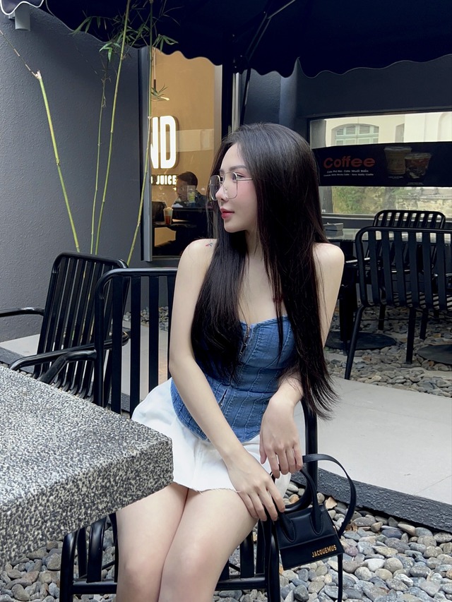 Chân dung nữ streamer bất ngờ xuất hiện trên live của Ngọc Kem tố ViruSs, giao diện