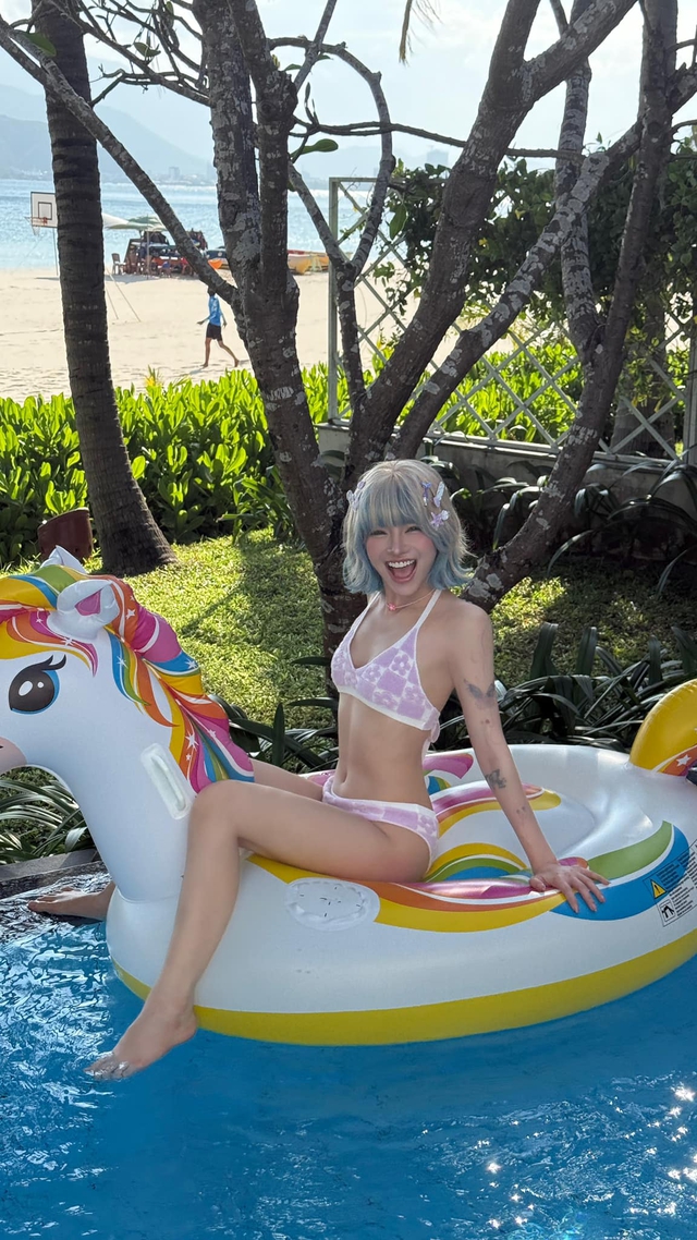 Ciin diện bikini nóng bỏng, đọ dáng với Xuân Ca, fan nhận không ra- Ảnh 7. Ciin diện bikini nóng bỏng, đọ dáng với Xuân Ca, fan nhận không ra- Ảnh 7.