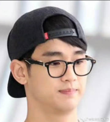 Livestream bóc phốt Kim Soo Hyun ngày 4: Livestream bóc phốt Kim Soo Hyun ngày 4: