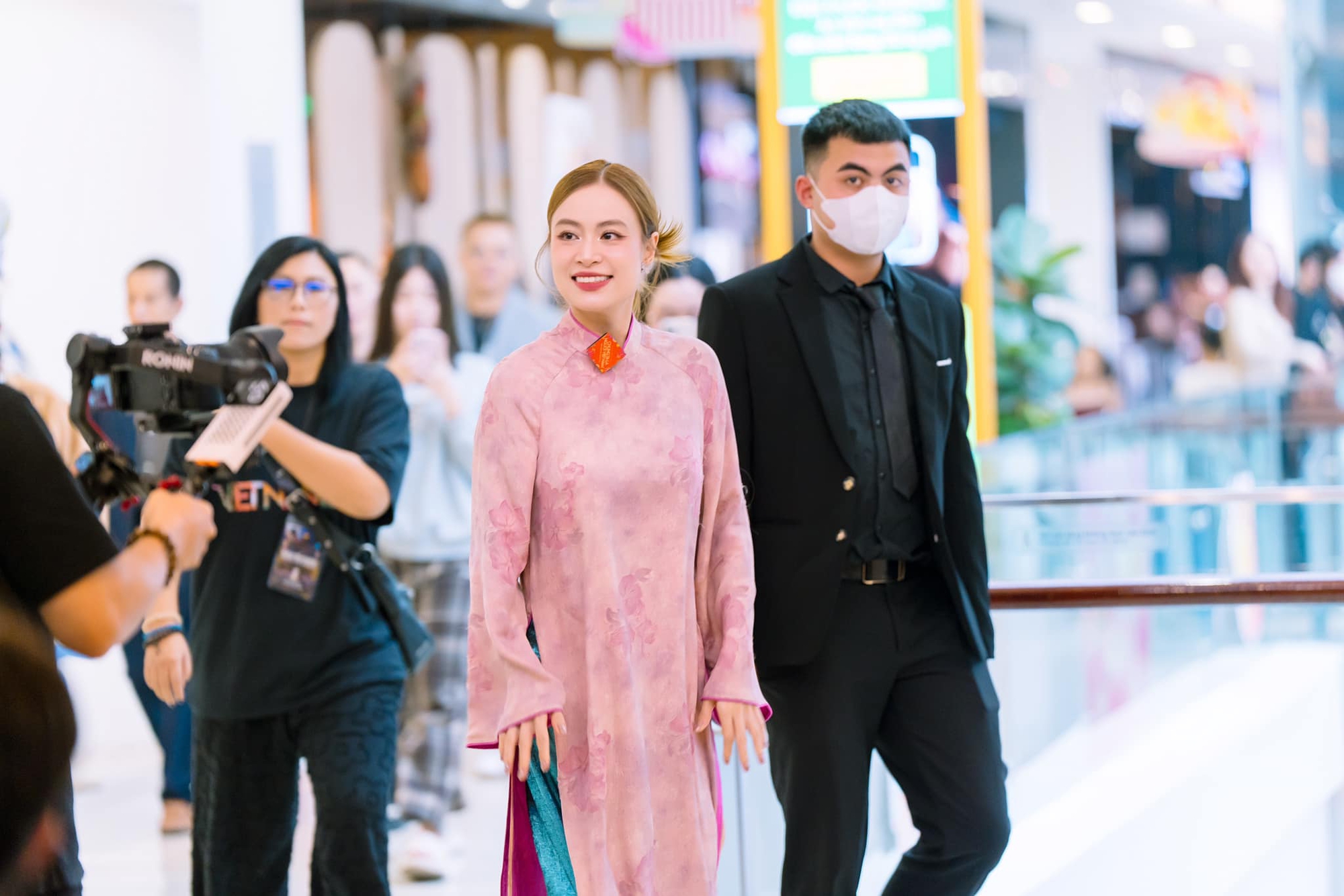 Chuyện gì đã xảy ra khiến Hoàng Thùy Linh không còn như xưa?- Ảnh 2. Chuyện gì đã xảy ra khiến Hoàng Thùy Linh không còn như xưa?- Ảnh 2.