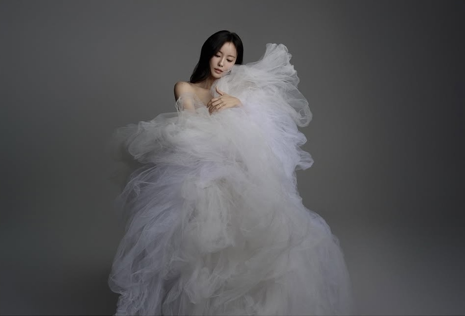 Hyomin (T-ara) tung ảnh cưới đẹp tựa poster phim, Kbiz sắp có hôn lễ khủng!- Ảnh 2. Hyomin (T-ara) tung ảnh cưới đẹp tựa poster phim, Kbiz sắp có hôn lễ khủng!- Ảnh 2.