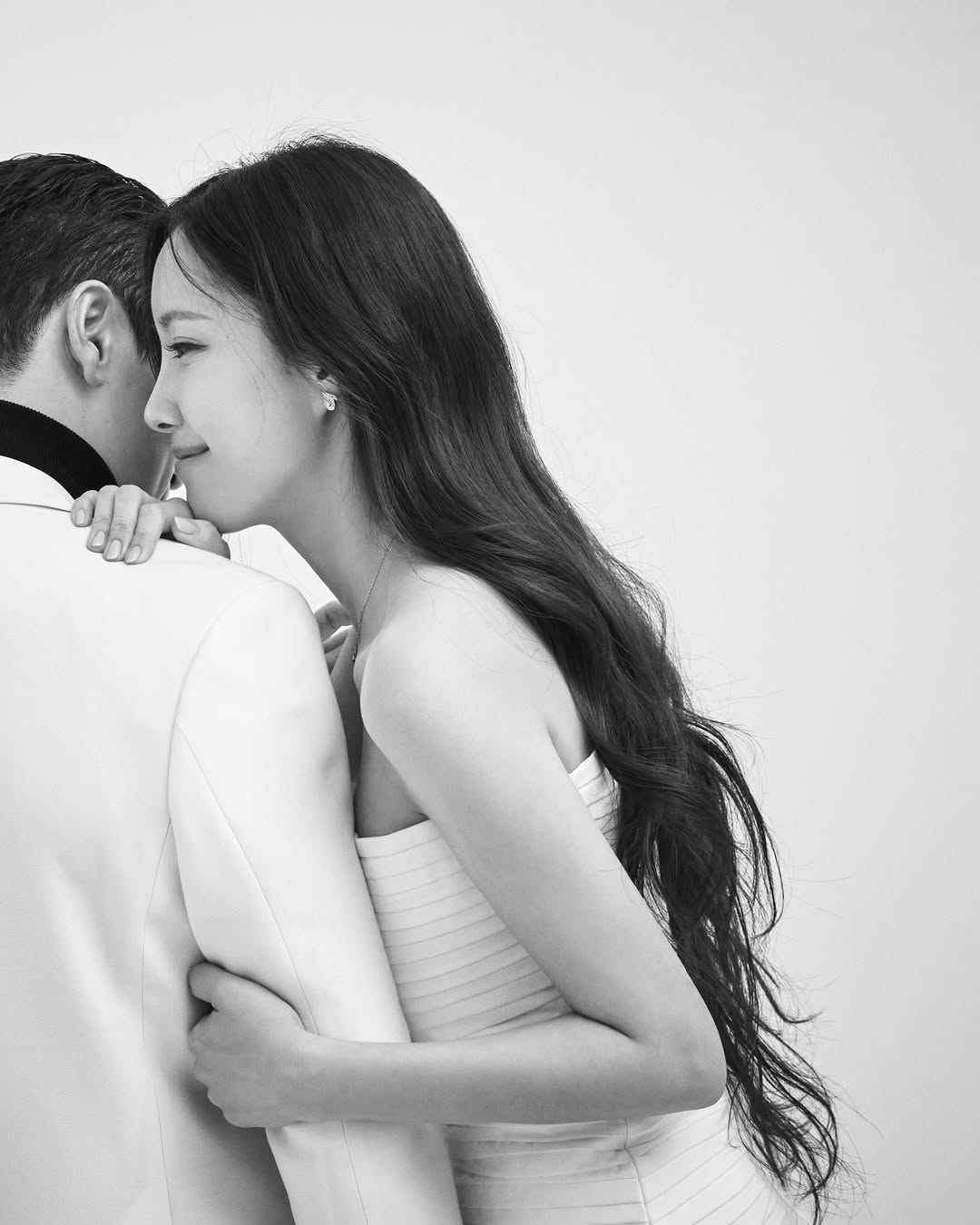 Hyomin (T-ara) tung ảnh cưới đẹp tựa poster phim, Kbiz sắp có hôn lễ khủng!- Ảnh 10. Hyomin (T-ara) tung ảnh cưới đẹp tựa poster phim, Kbiz sắp có hôn lễ khủng!- Ảnh 10.