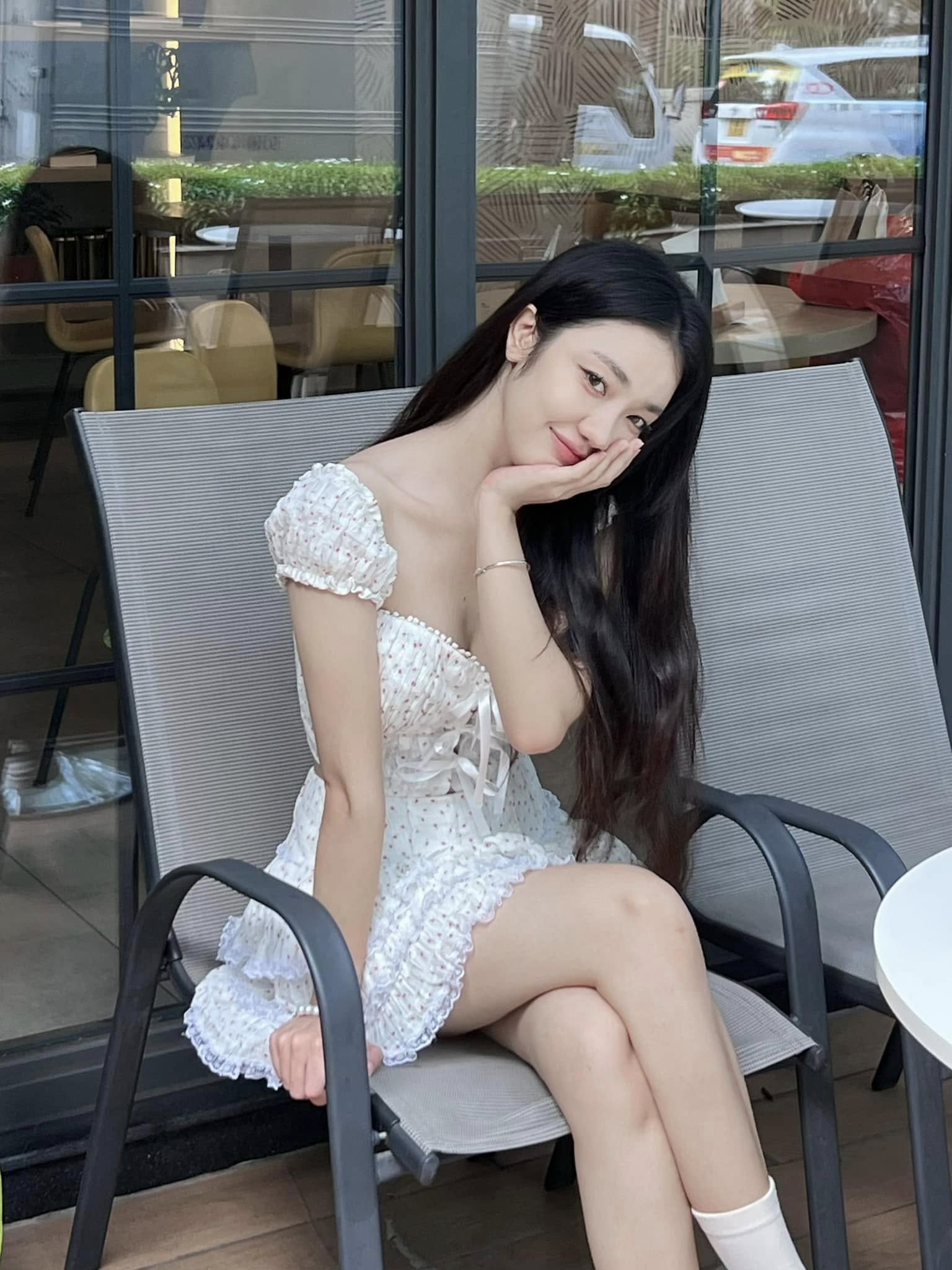 Phát hoảng khi xem clip 1 Em Xinh té cầu thang- Ảnh 1.