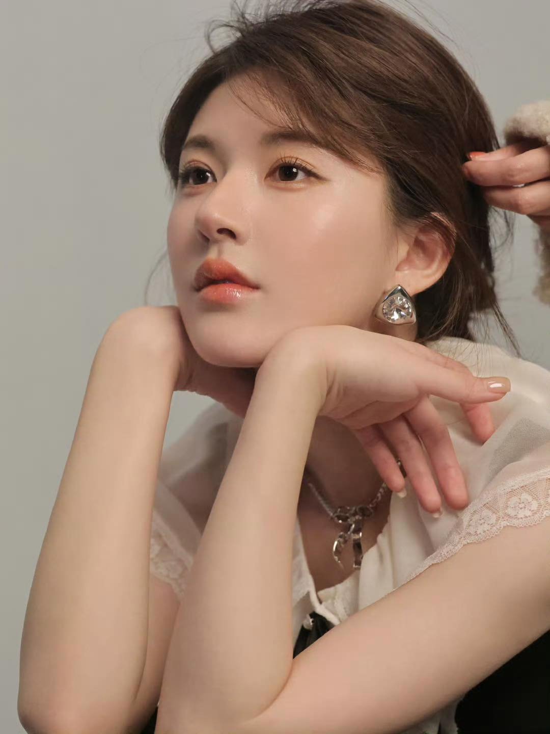 Căng nhất hôm nay: Triệu Lộ Tư lại gây náo loạn MXH, fan ruột