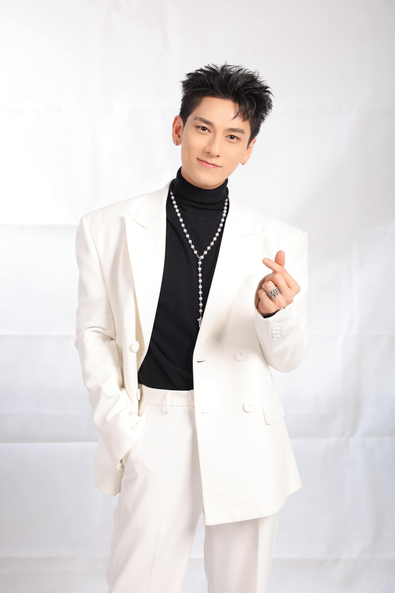 Nhãn hàng chính thức lên tiếng về vụ Isaac quảng cáo sản phẩm nghi có dính