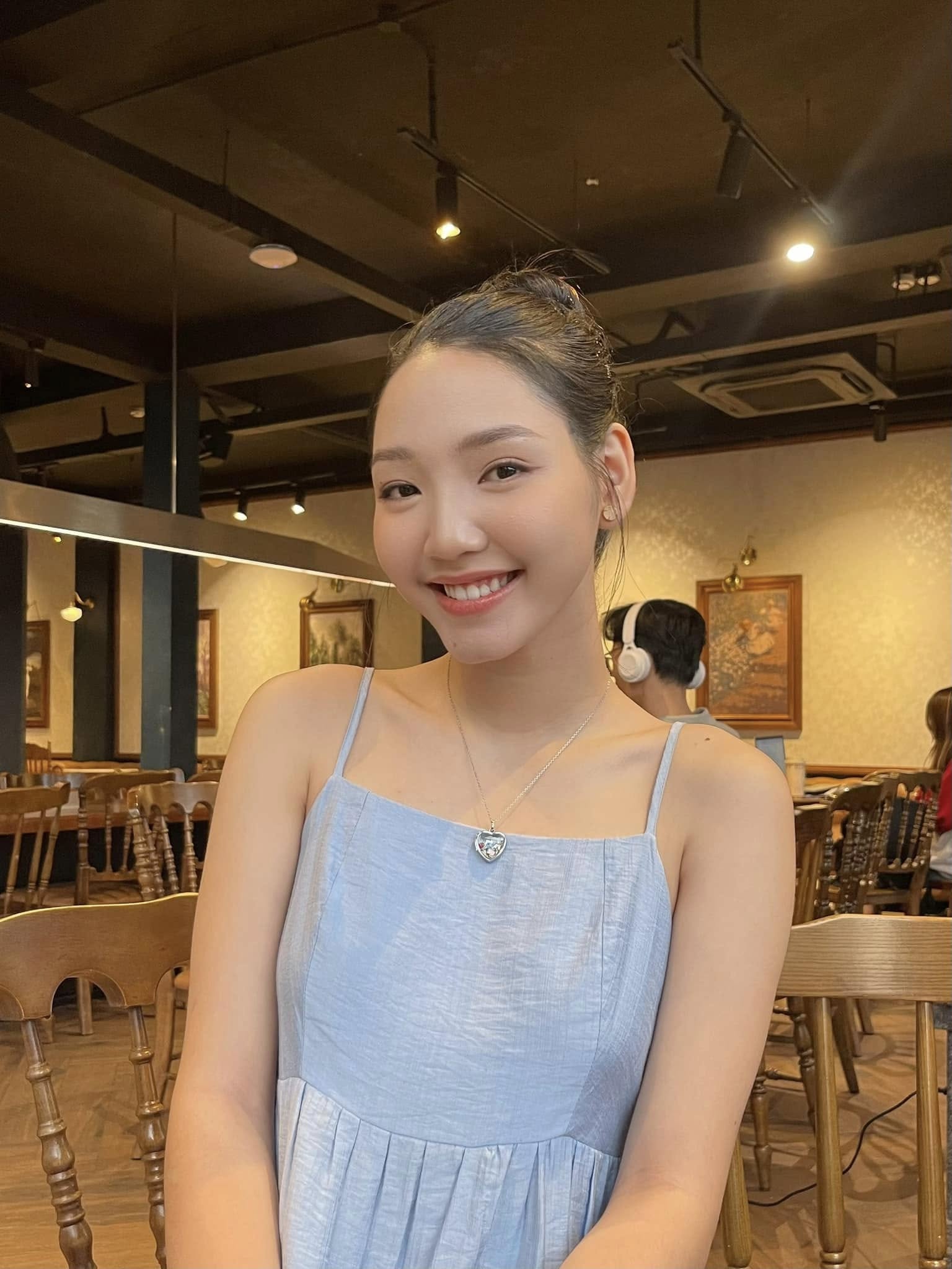 Mỹ nhân Việt mới 17 tuổi đã được săn đón tới tận cửa lớp học, hút 3 triệu view nhờ mặt mộc đẹp tuyệt đối- Ảnh 7. Mỹ nhân Việt mới 17 tuổi đã được săn đón tới tận cửa lớp học, hút 3 triệu view nhờ mặt mộc đẹp tuyệt đối- Ảnh 7.