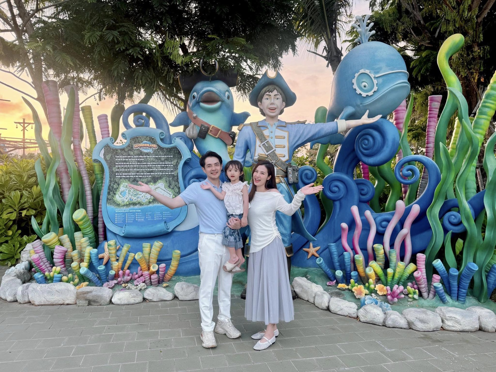 2 tiểu thư chính hiệu của Vbiz: Bố là thiếu gia tập đoàn nhựa giàu nức tiếng, mẹ là ca sĩ top đầu- Ảnh 6.