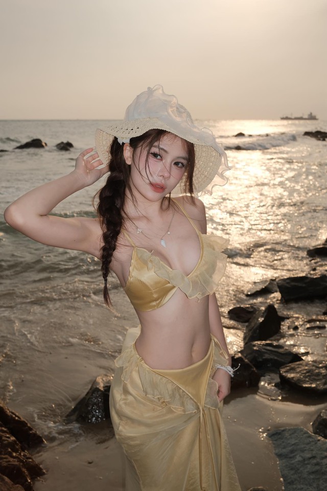 TikToker Hà Môi tung bộ sưu tập loạt ảnh diện bikini hút mắt, nóng hơn cả thời tiết!- Ảnh 5.