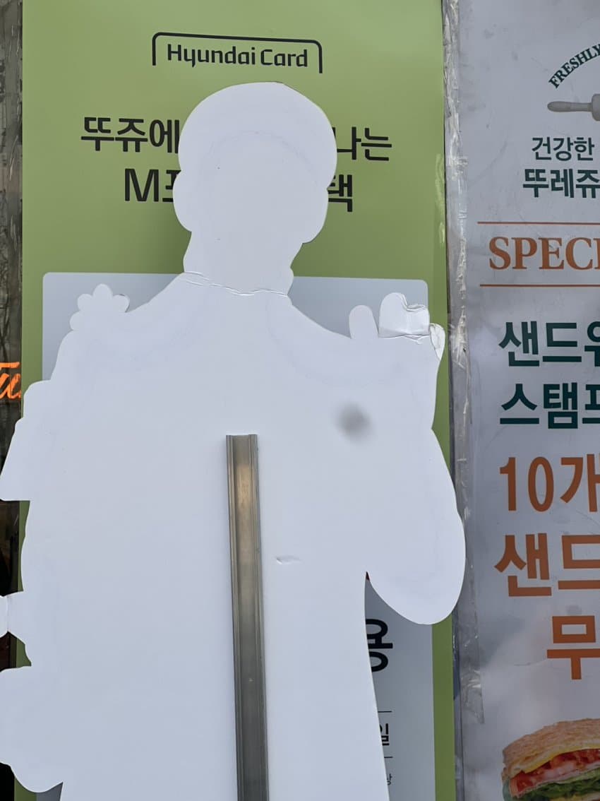 Video: Các cửa hàng Việt Nam gỡ bỏ,