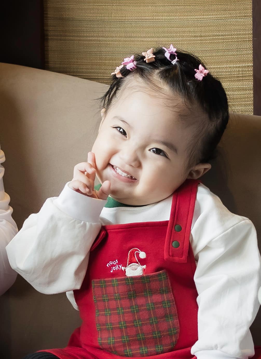 Vẻ đẹp như búp bê của con gái út nhà Khánh Thi-Phan Hiển, đáng yêu cỡ này bảo sao lu mờ bố mẹ nổi tiếng- Ảnh 4.