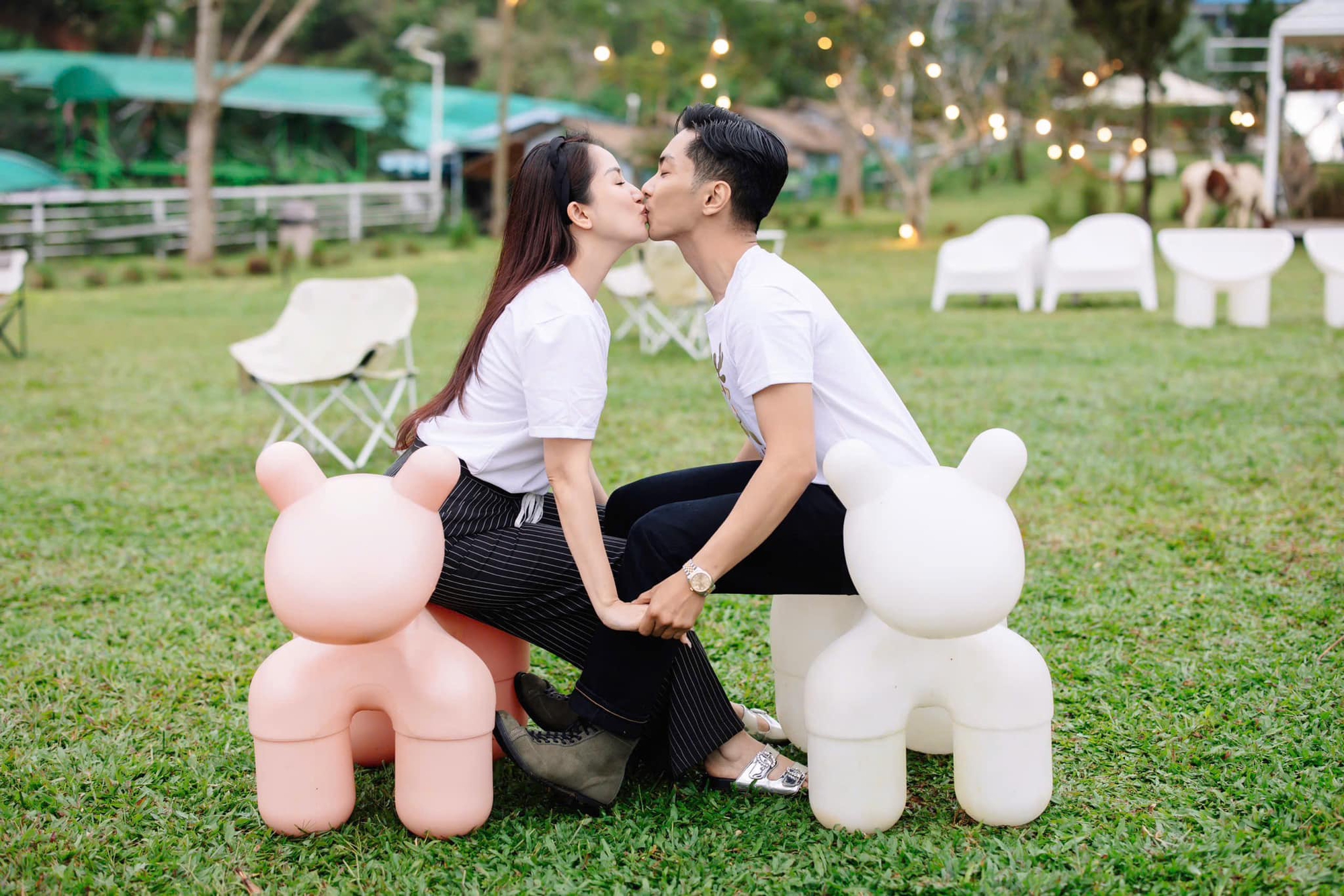 Ngoại hình nam nghệ sĩ là học trò kiêm chồng kém 11 tuổi của nữ Viện trưởng, sở hữu nhà 800m2 tại Bình Thạnh- Ảnh 2. Ngoại hình nam nghệ sĩ là học trò kiêm chồng kém 11 tuổi của nữ Viện trưởng, sở hữu nhà 800m2 tại Bình Thạnh- Ảnh 2.