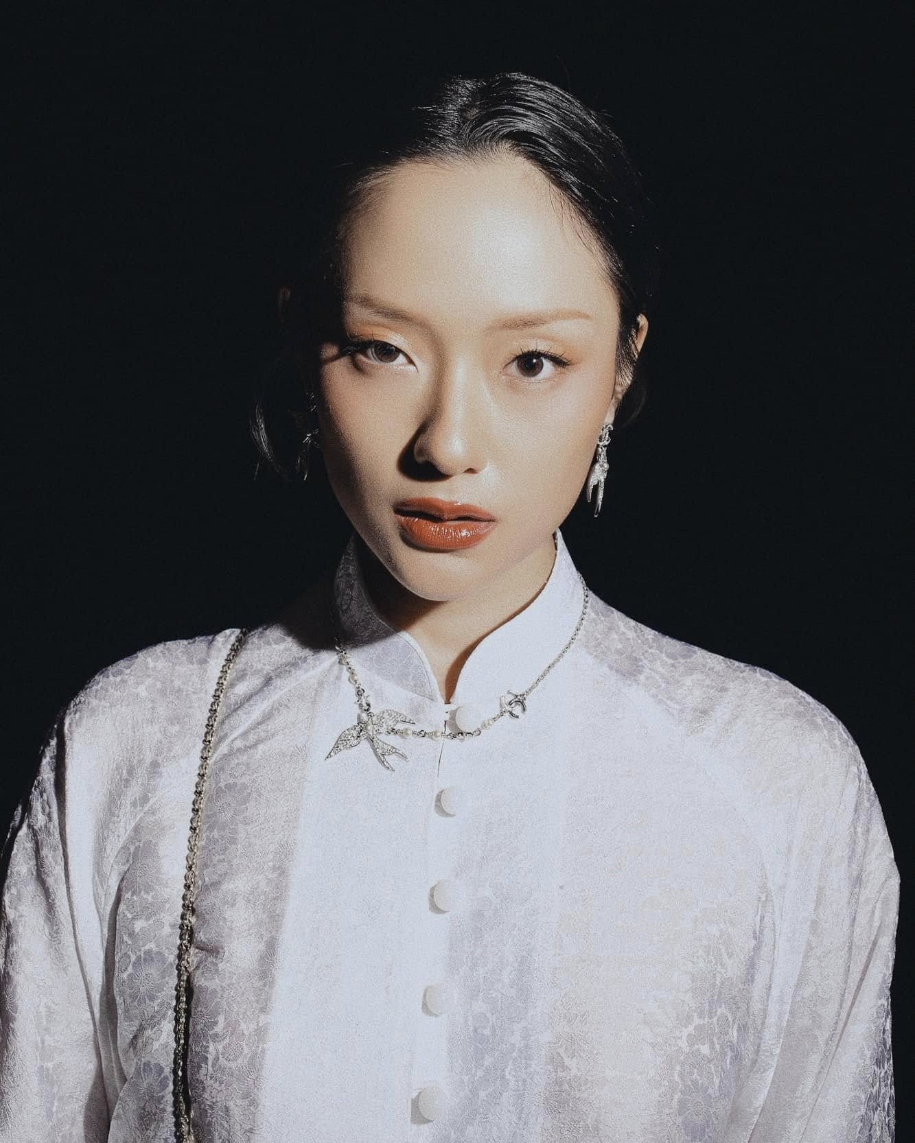 Nhan sắc mỹ nhân Việt này lạ lắm: Ngoài đời vừa đẹp vừa sang, lên phim xấu đến mức khó ai nhận ra- Ảnh 8.