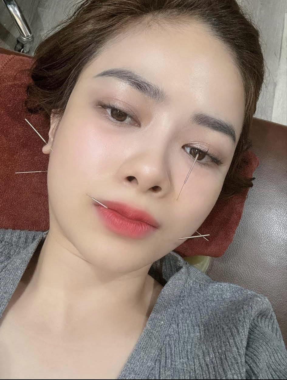 Sao nữ Vbiz liệt dây thần kinh số 7 sốc khi thấy bài đăng: Sao nữ Vbiz liệt dây thần kinh số 7 sốc khi thấy bài đăng: