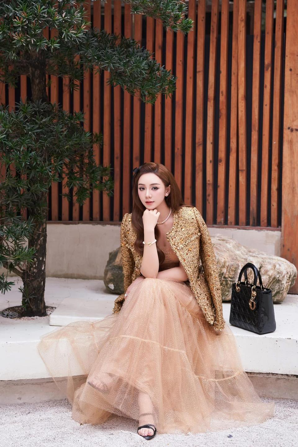 Lộ diện phú bà mới của Lộ diện phú bà mới của