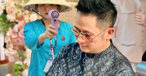 Nam ca sĩ sở hữu biệt thự 2.000 m2 ở Mỹ và Việt Nam: Ngoài 50 hôn nhân viên mãn bên vợ kém 17 tuổi 48511175912197131661866374851438602146102542n 17628700553591293638829 0 0 519 992 crop 1762870065873618596200jpg