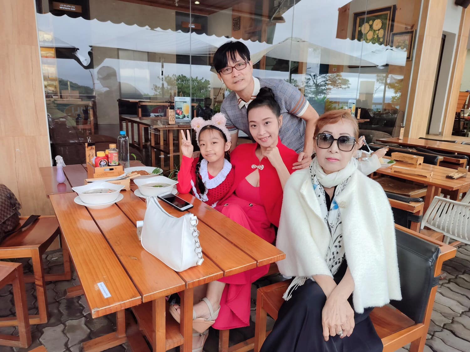 48577427740992561502946053892814316741174426n-1764847004437-1764847004866690261477 "Biểu tượng gợi cảm" một thời: 8 năm ở ẩn, chuyển về biệt thự 400 m2 tại Đà Lạt để chữa bệnh 48577427740992561502946053892814316741174426n 1764847004437 1764847004866690261477