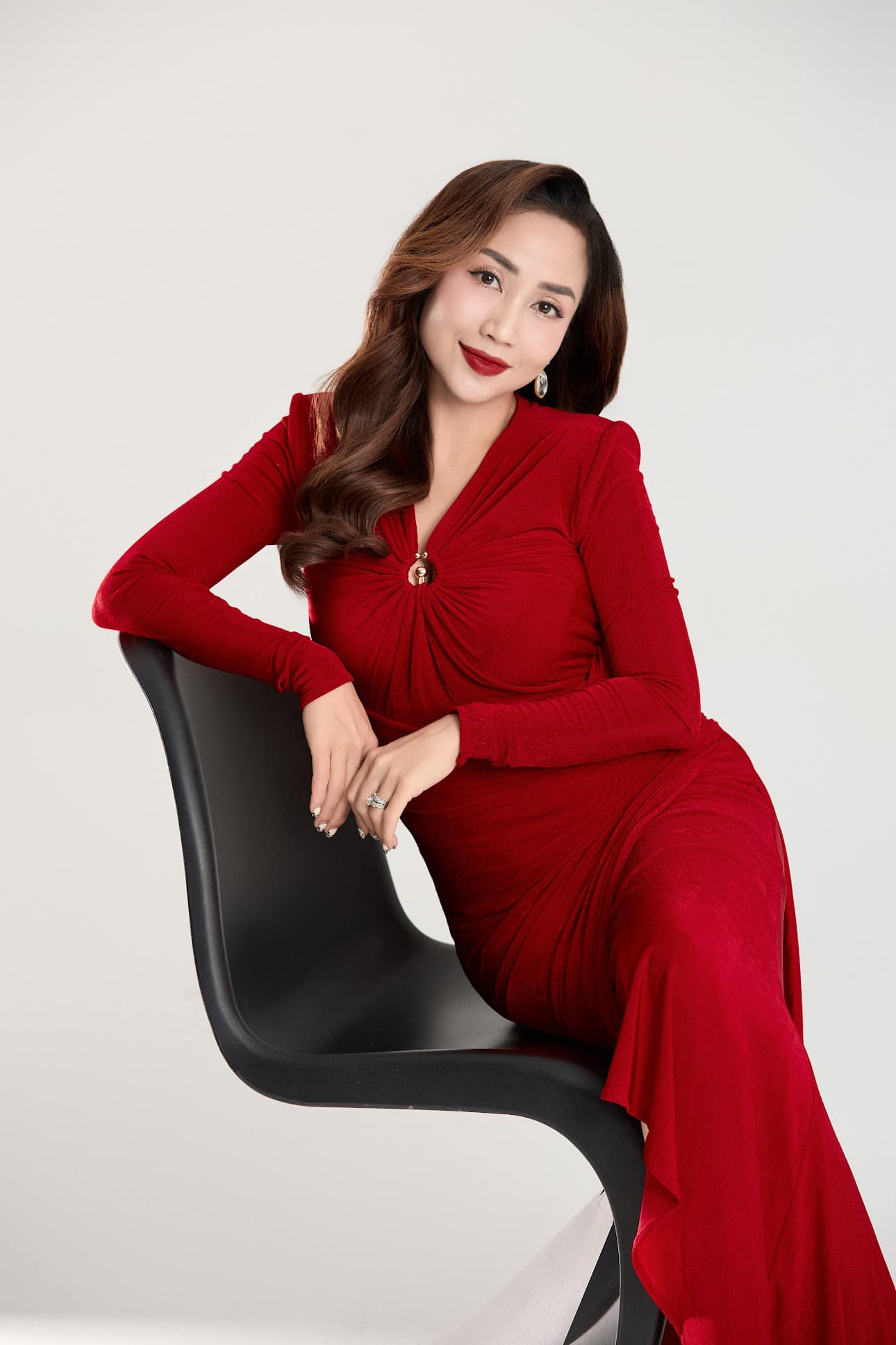 Ở showbiz Việt có một nữ nghệ sĩ đỗ thủ khoa hai ngành giờ làm mẹ 3 con kiêm nhiệm thêm giáo viên Yoga- Ảnh 4.