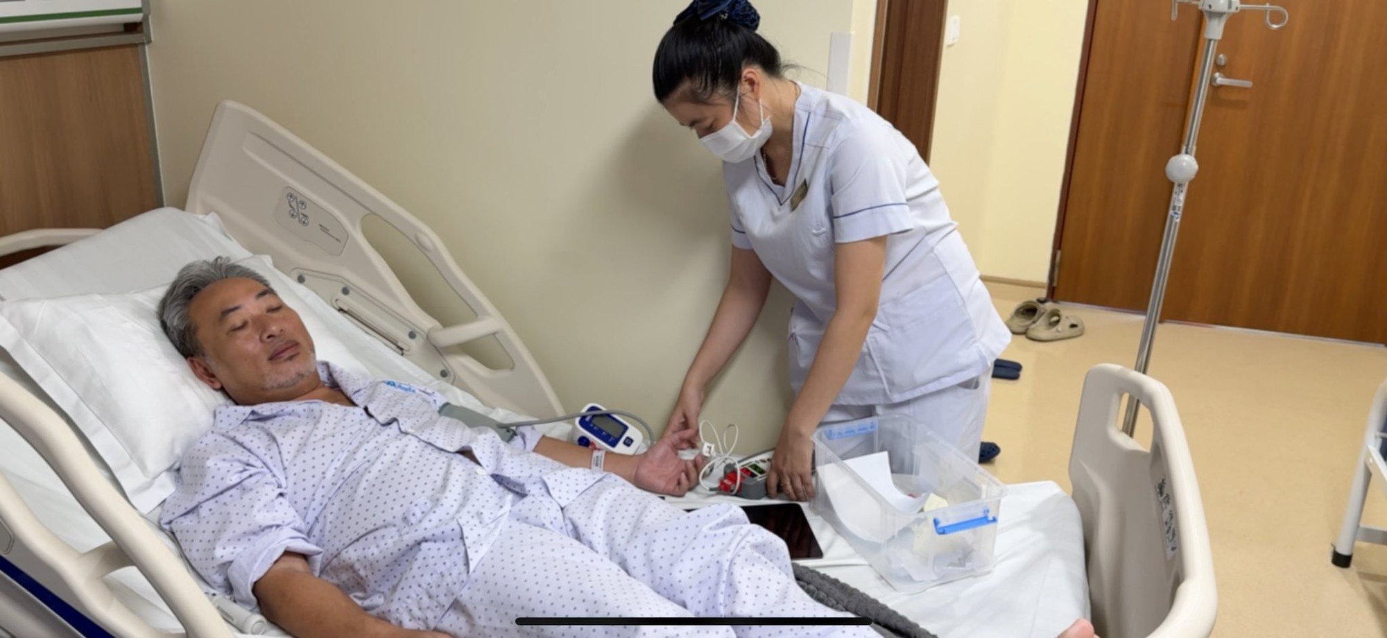 Tình trạng của đạo diễn Nguyễn Quang Dũng sau khi bị nhồi máu cơ tim, nhập viện phẫu thuật gấp- Ảnh 2.