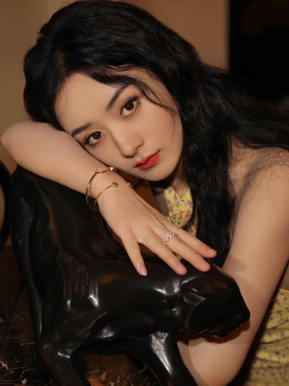 Mỹ nhân hạng A thất bại ê chề nhất 2025: Đóng phim nào flop phim đó, văng tục trên MXH gây phẫn nộ- Ảnh 7. Mỹ nhân hạng A thất bại ê chề nhất 2025: Đóng phim nào flop phim đó, văng tục trên MXH gây phẫn nộ- Ảnh 7.