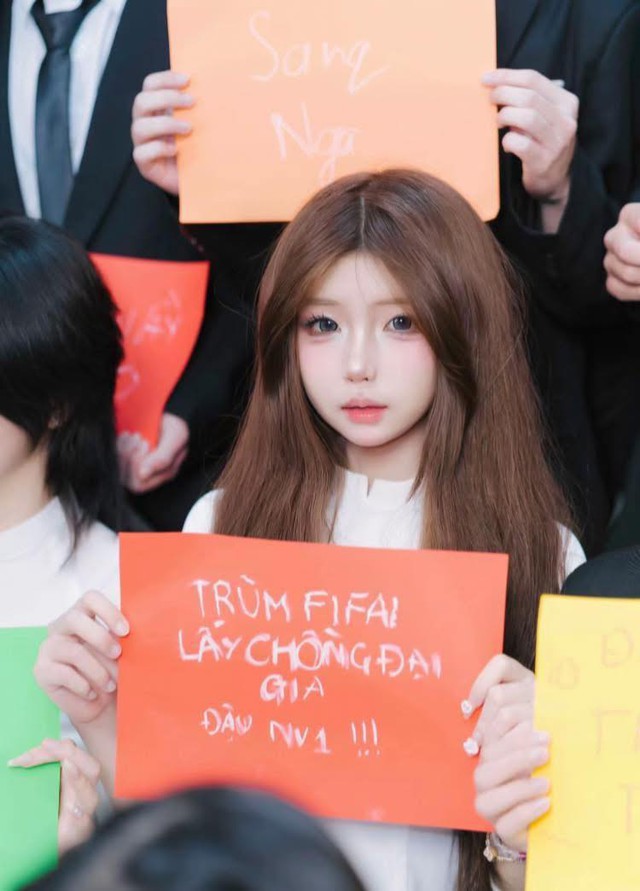 Cận cảnh nhan sắc gây xôn xao của hot girl tự nhận mình là Cận cảnh nhan sắc gây xôn xao của hot girl tự nhận mình là