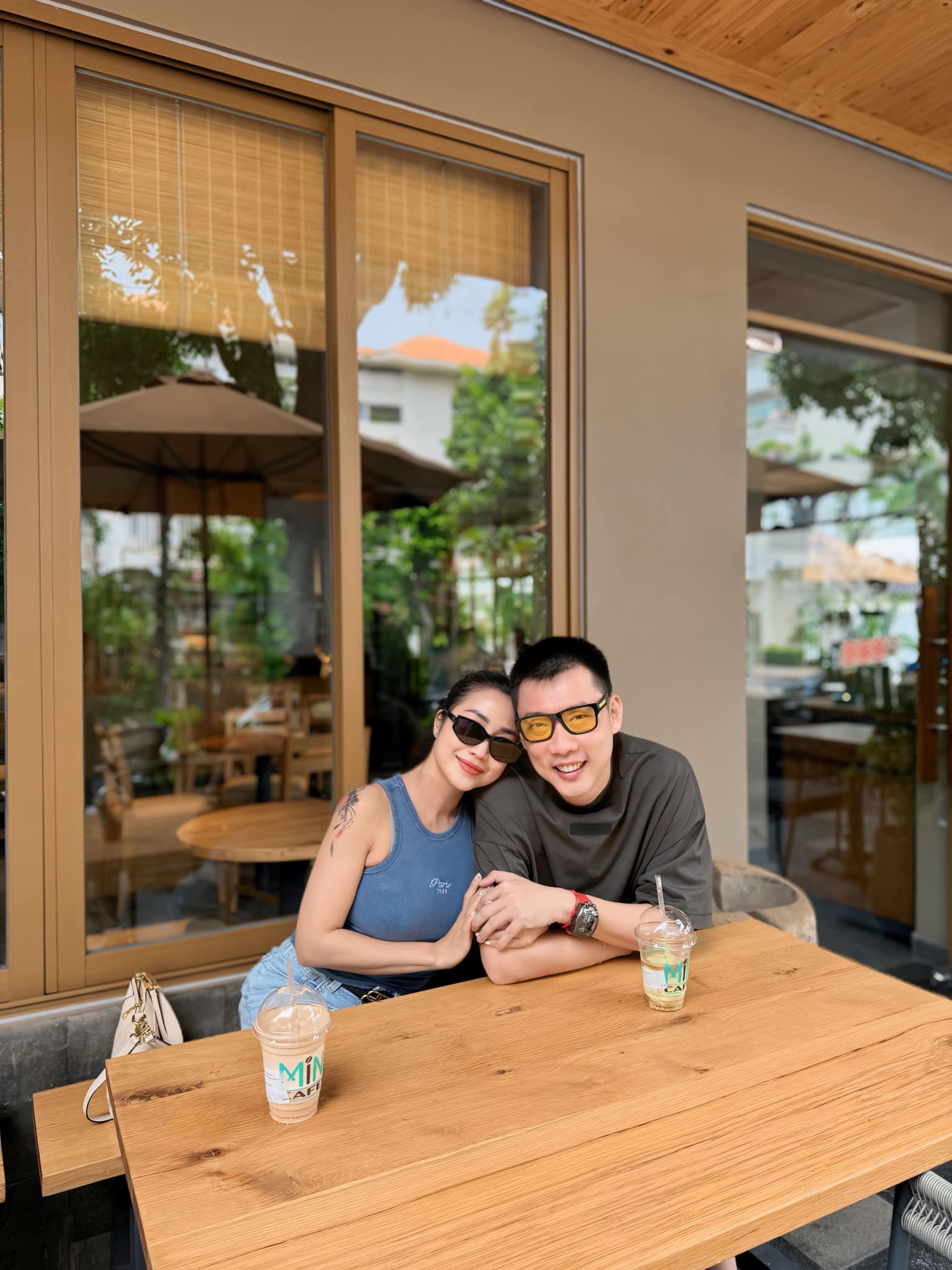 Ở showbiz Việt có một nữ nghệ sĩ đỗ thủ khoa hai ngành giờ làm mẹ 3 con kiêm nhiệm thêm giáo viên Yoga- Ảnh 1.