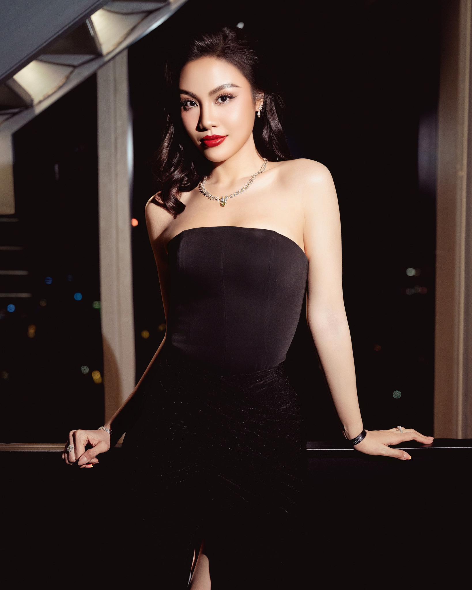 2 nàng hậu Vbiz từng thân thiết nay nghi đã