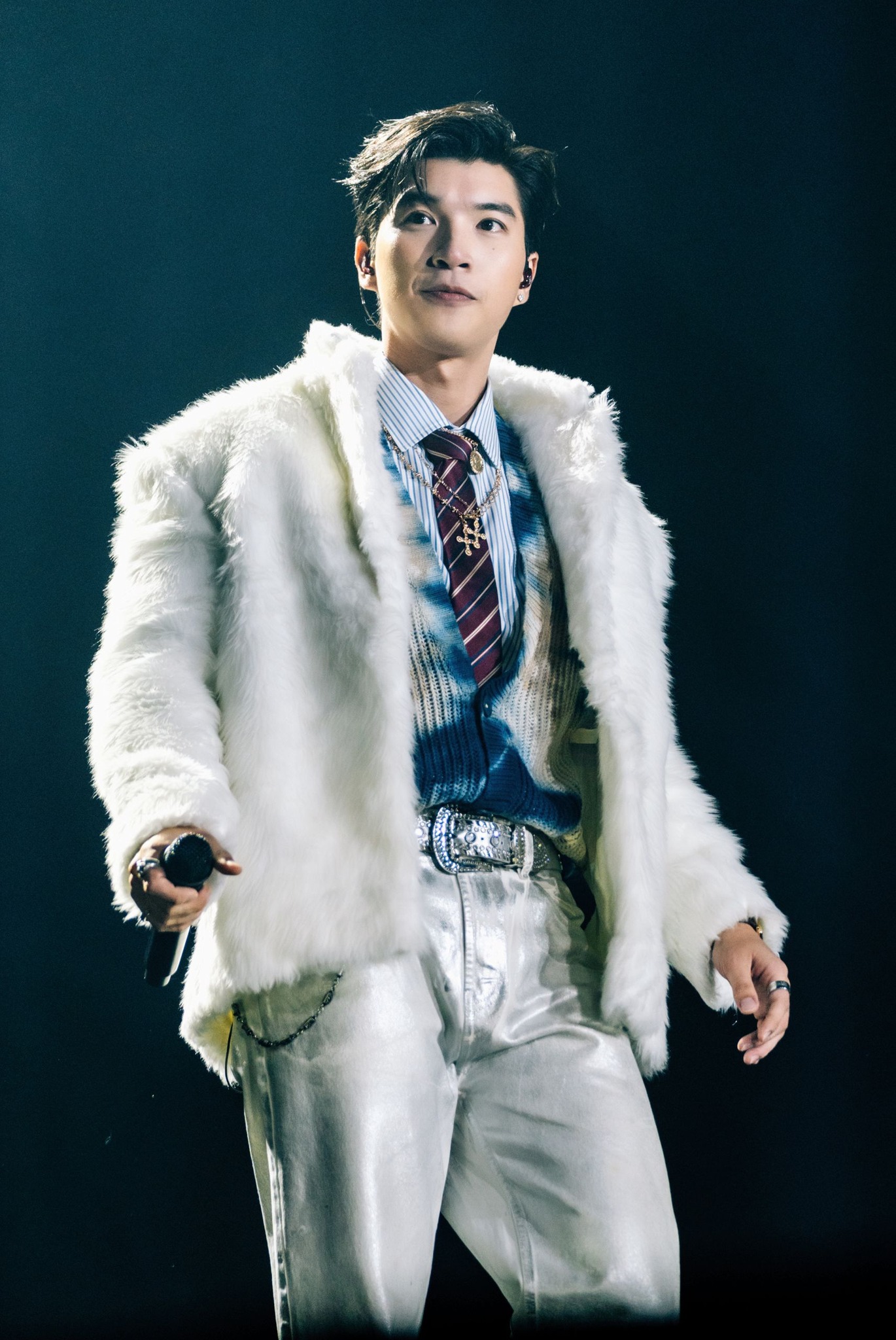 HIEUTHUHAI: 5 năm từ nhân viên bê phở thành