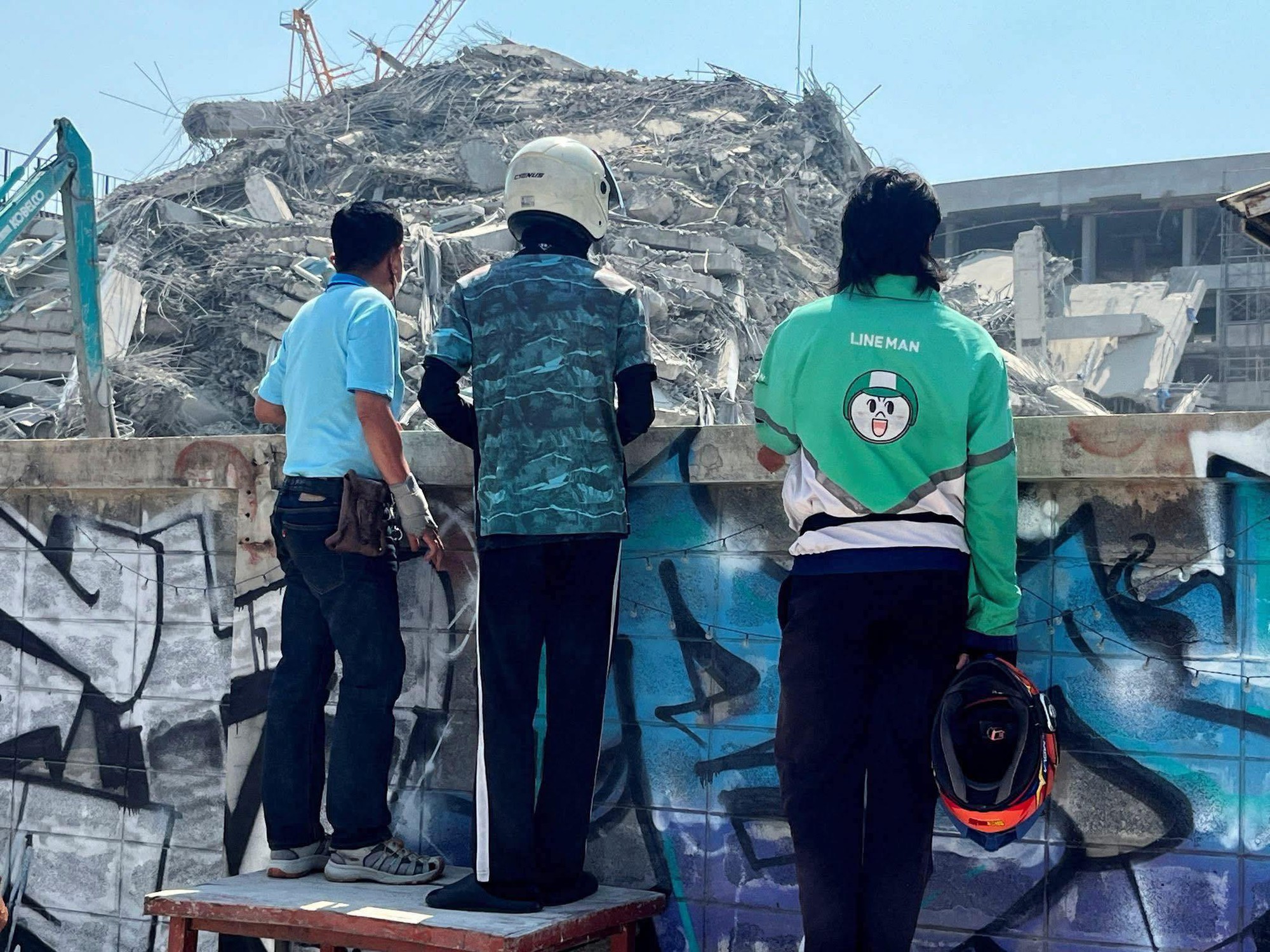 Động đất diện rộng ở Thái Lan, 1 toà nhà đổ sập trong tích tắc, 43 người mắc kẹt- Ảnh 4.