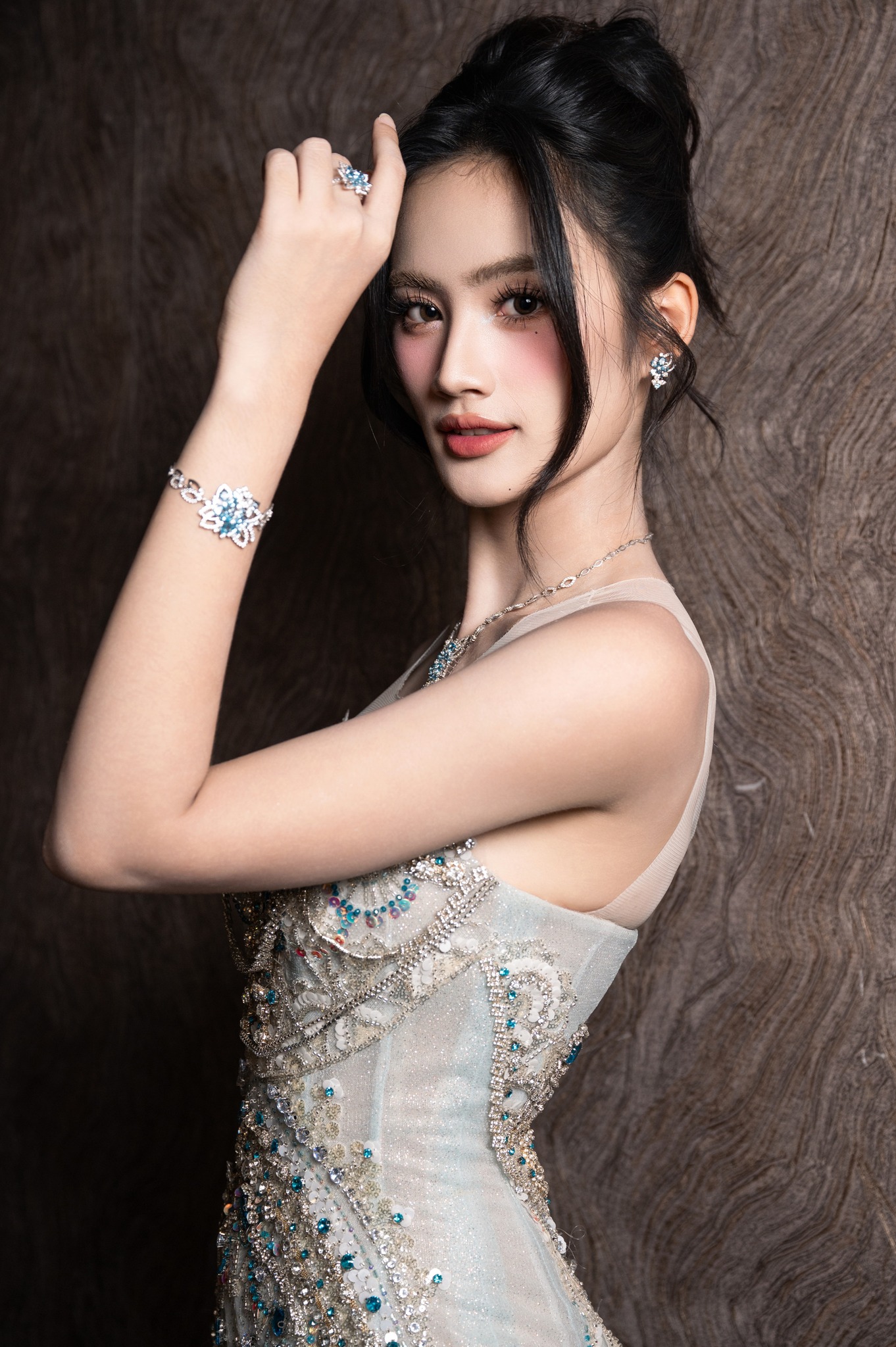 Câu trả lời cho việc Hoa hậu Ý Nhi có thực sự du học Úc?- Ảnh 2.