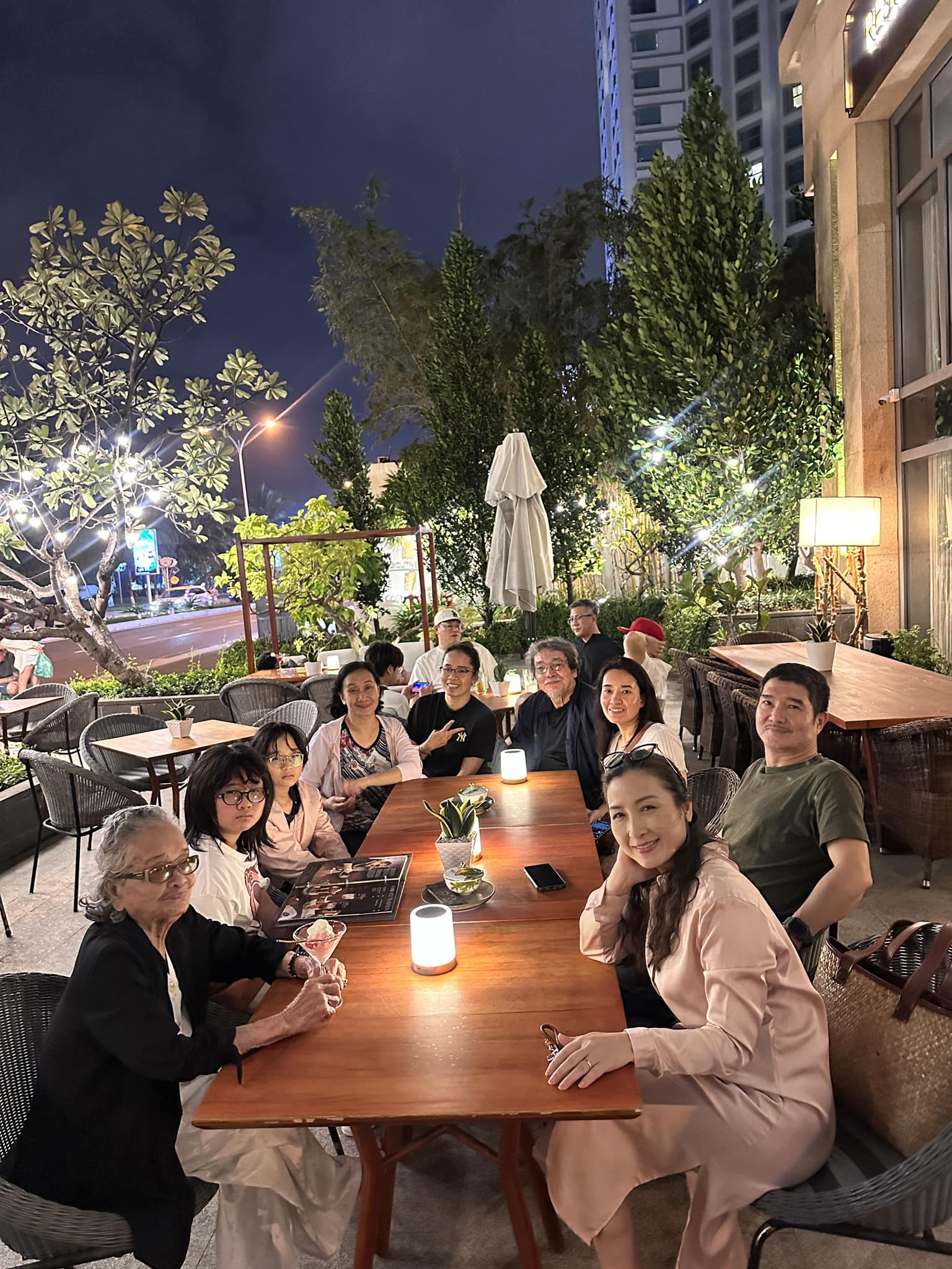 Nữ nghệ sĩ là hoa hậu màn ảnh Việt hiếm hoi công khai chồng, sống hạnh phúc dù