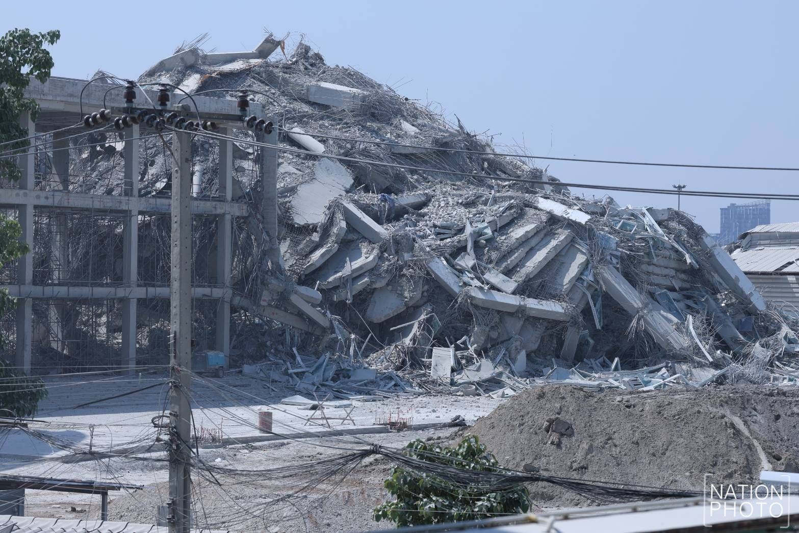 Động đất diện rộng ở Thái Lan, 1 toà nhà đổ sập trong tích tắc, 43 người mắc kẹt- Ảnh 3.