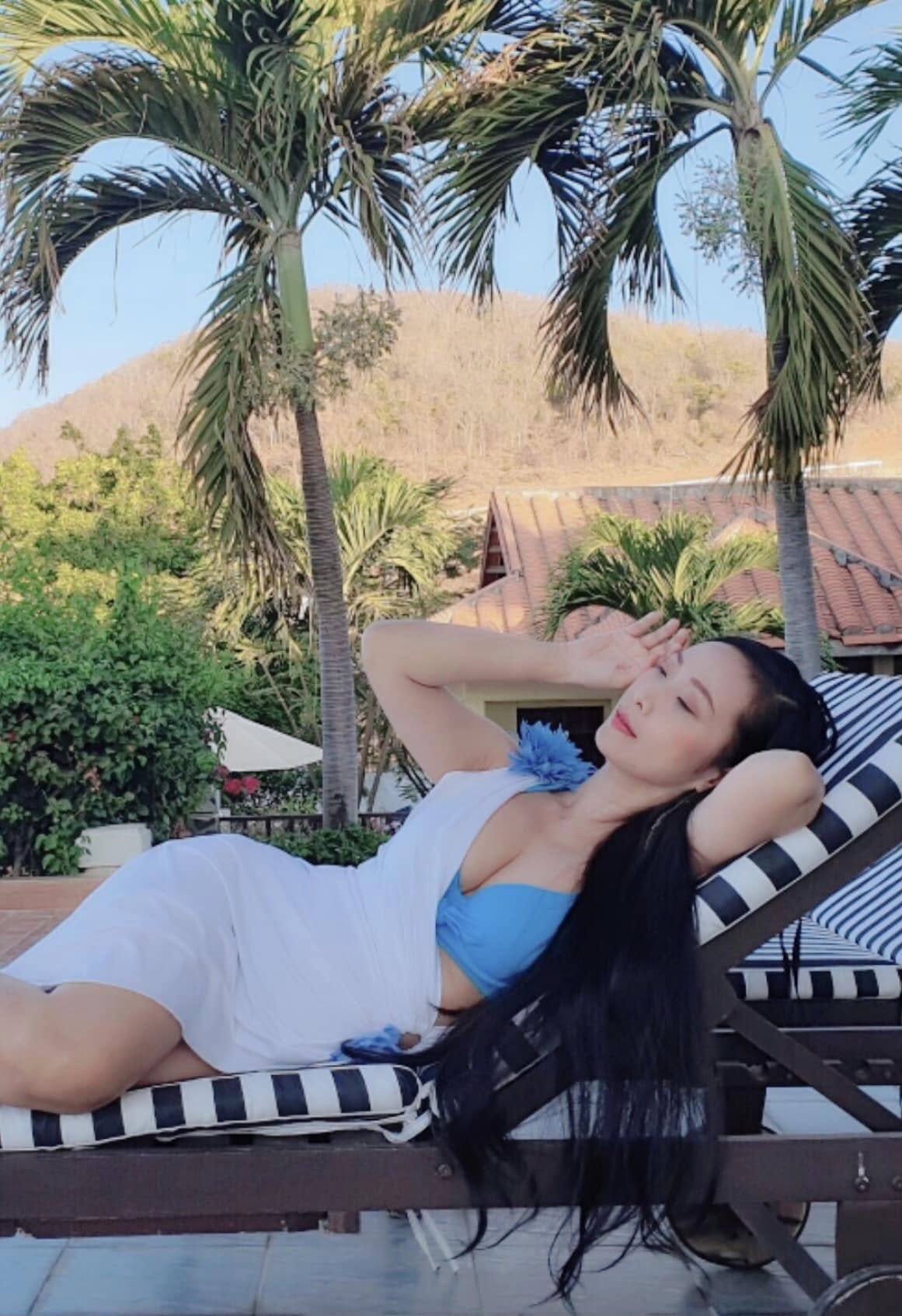 48683800241061343062734566395292360136982138n-1764847002701-1764847003240650284839 "Biểu tượng gợi cảm" một thời: 8 năm ở ẩn, chuyển về biệt thự 400 m2 tại Đà Lạt để chữa bệnh 48683800241061343062734566395292360136982138n 1764847002701 1764847003240650284839