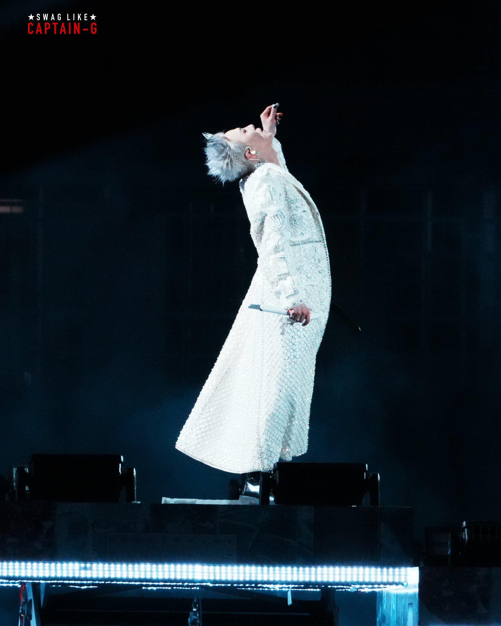 Đại hội sao tại concert G-Dragon: Bạn thân Lee Soo Hyuk bay đến tận nơi, Giả Tịnh Văn và bạn thân Từ Hy Viên bị