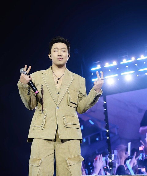 Chuyện gì đã xảy ra khiến Trấn Thành không xuất hiện trong 2 đêm concert Anh Trai Say Hi ở Mỹ?- Ảnh 2. Chuyện gì đã xảy ra khiến Trấn Thành không xuất hiện trong 2 đêm concert Anh Trai Say Hi ở Mỹ?- Ảnh 2.