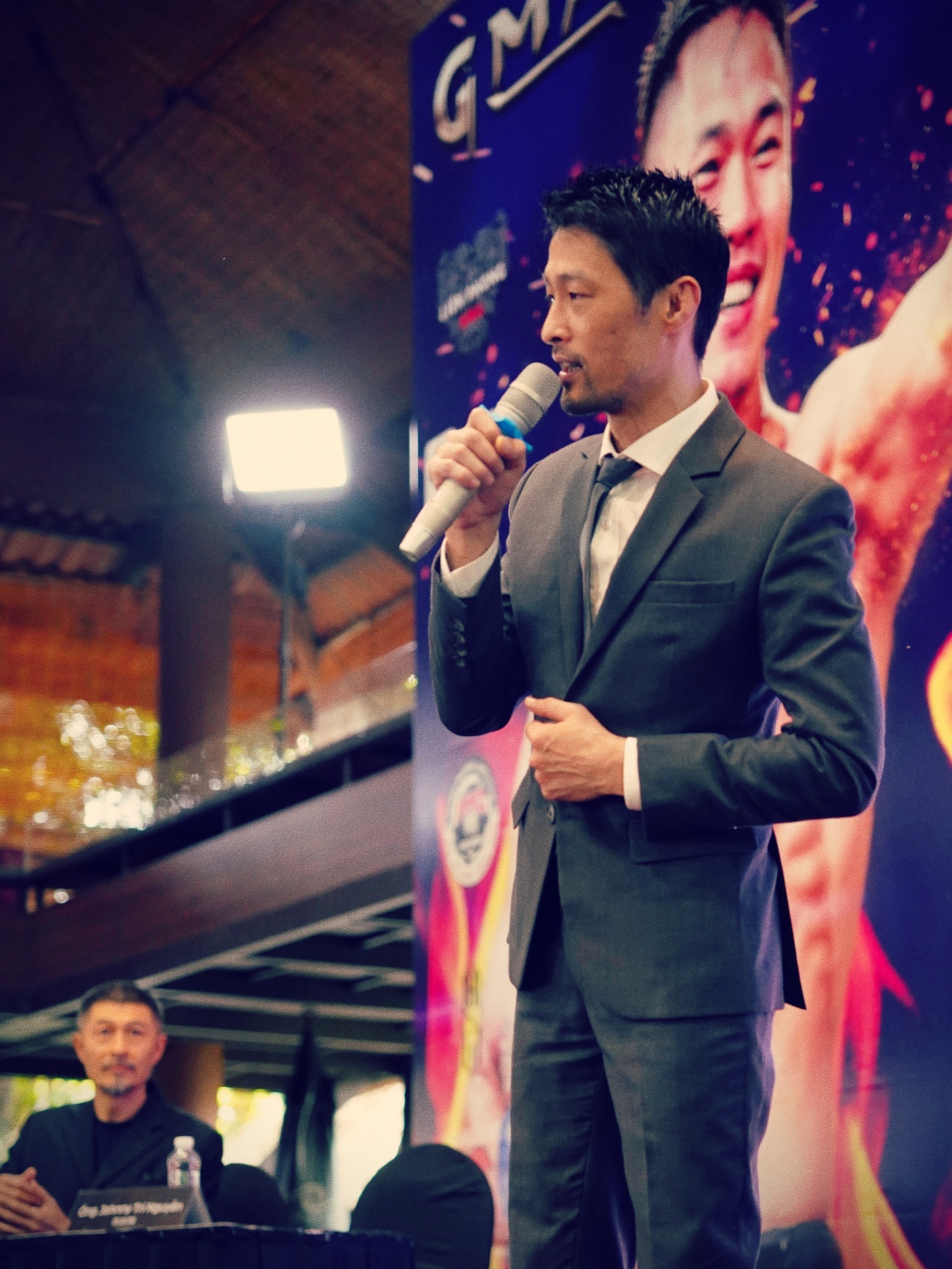 Vụ cô gái MMA chống trả dưới hầm xe: Johnny Trí Nguyễn bất ngờ tặng suất học bổng cho thanh niên xăm trổ!- Ảnh 3.