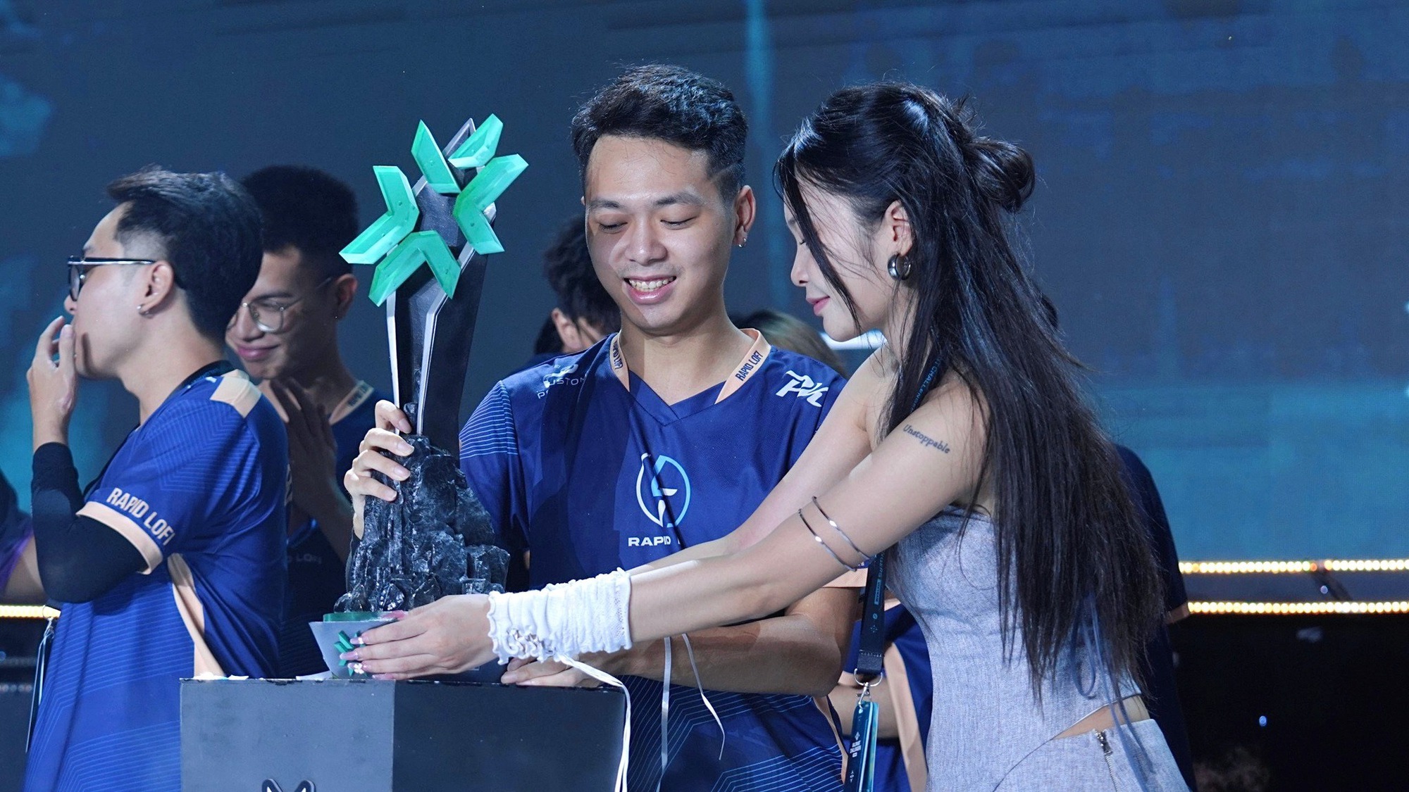 Gái xinh sở hữu Gái xinh sở hữu