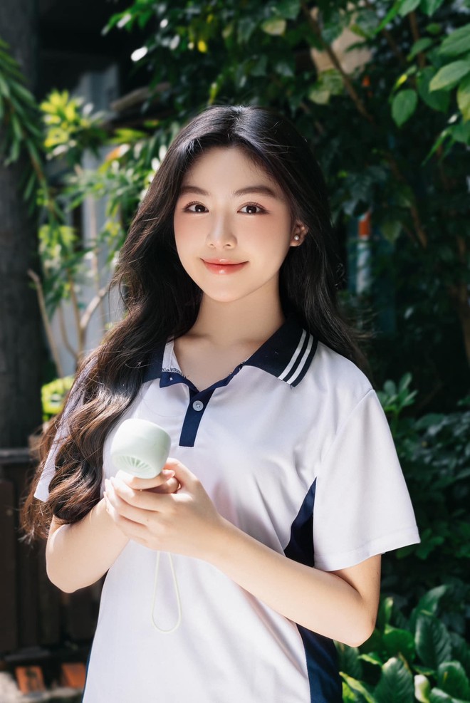 Con gái Quyền Linh phản biện