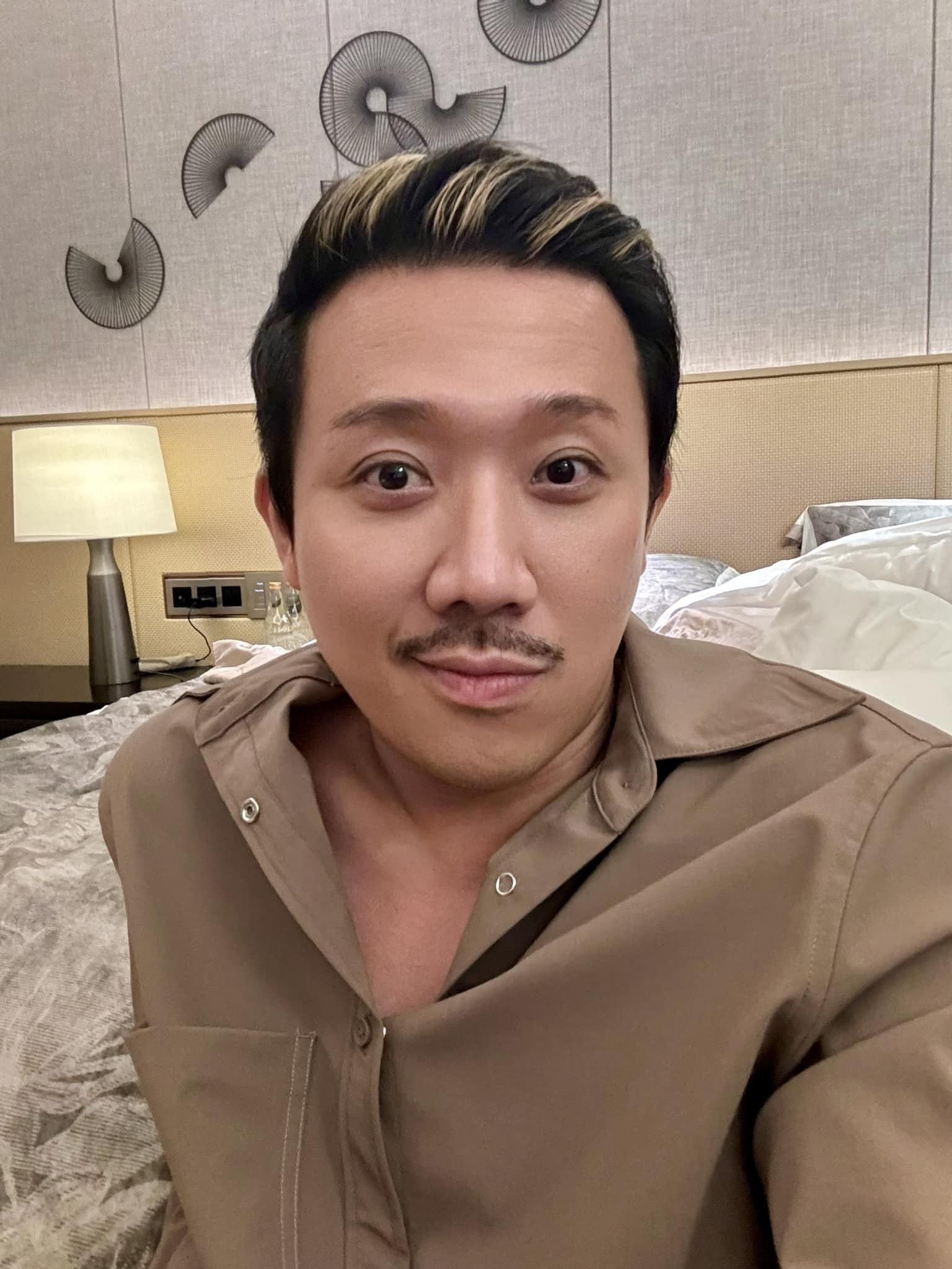 Trấn Thành đăng đàn chất vấn vì khán giả xin chụp ảnh cùng nhưng lại vô tình nói điều này- Ảnh 3. Trấn Thành đăng đàn chất vấn vì khán giả xin chụp ảnh cùng nhưng lại vô tình nói điều này- Ảnh 3.