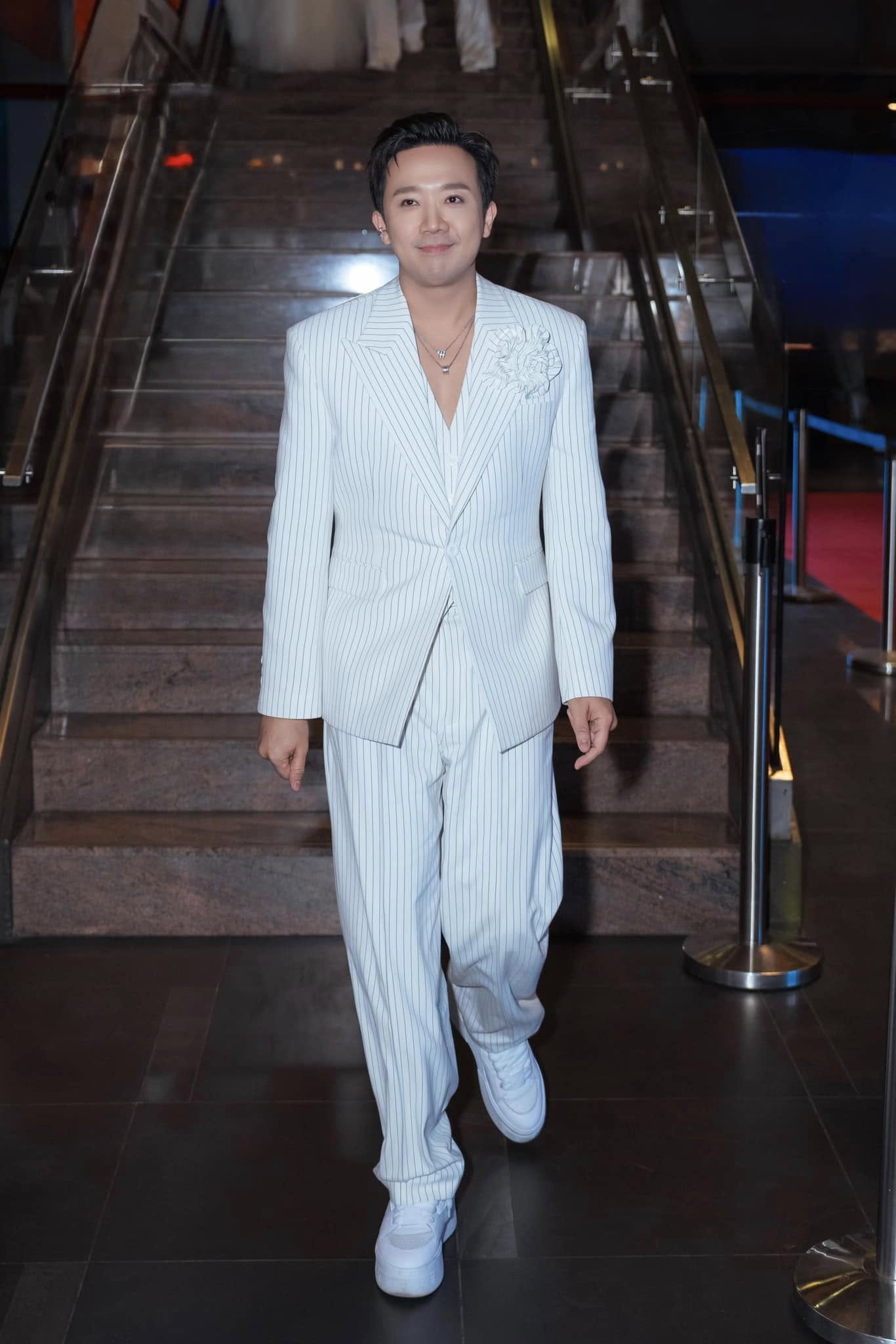 Trấn Thành đăng đàn chất vấn vì khán giả xin chụp ảnh cùng nhưng lại vô tình nói điều này- Ảnh 5. Trấn Thành đăng đàn chất vấn vì khán giả xin chụp ảnh cùng nhưng lại vô tình nói điều này- Ảnh 5.