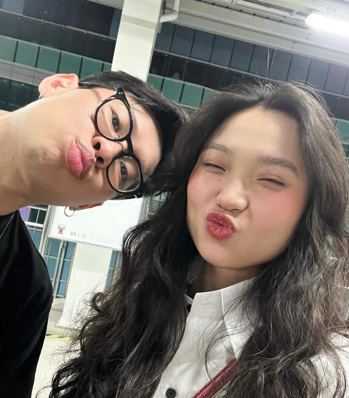 Rộ hình ảnh HURRYKNG và bạn gái 8 năm bị team qua đường